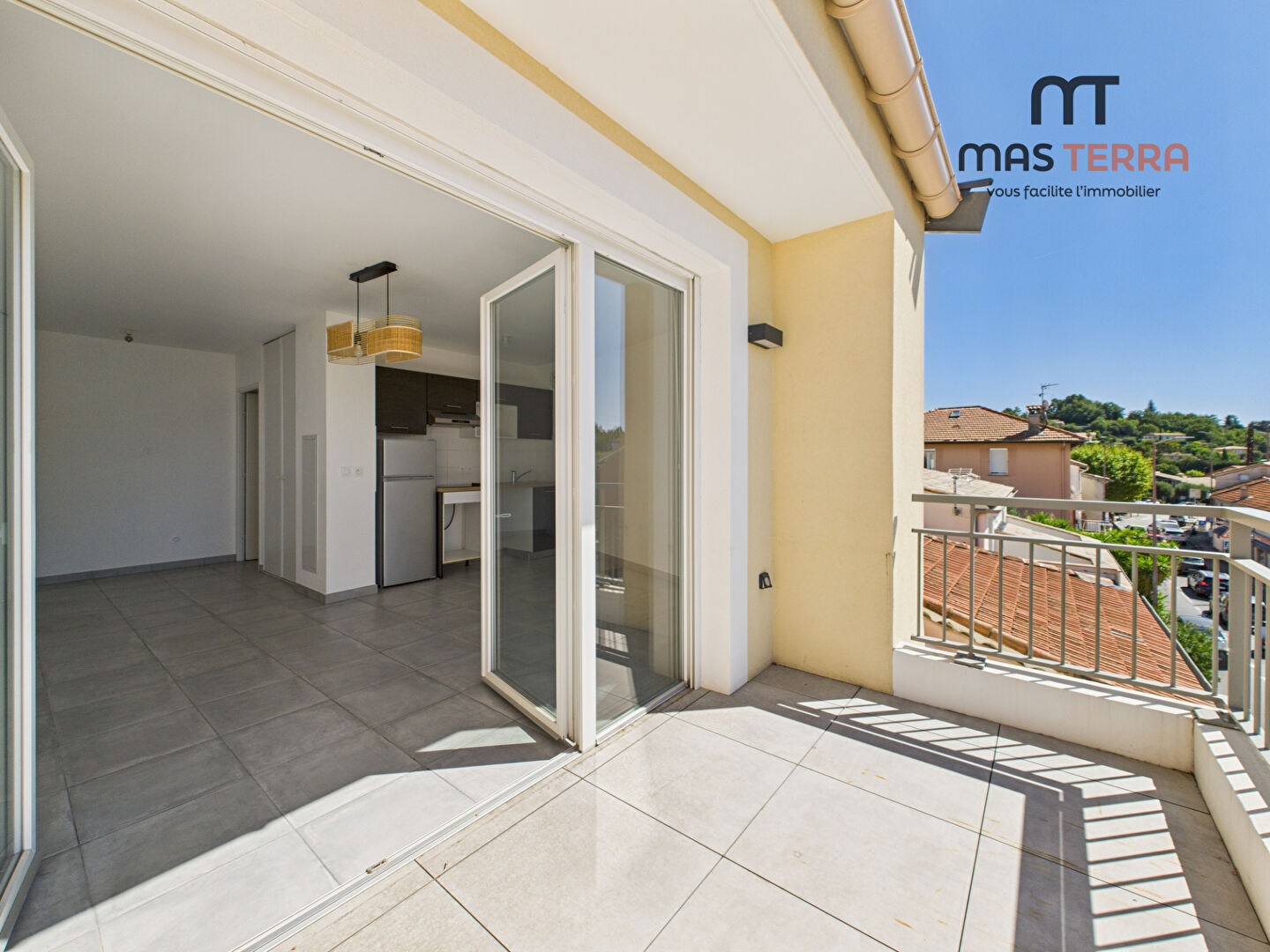 Appartement Chateauneuf Grasse 3 pièce(s) 60.91 m2 - 2 places de parking et cave