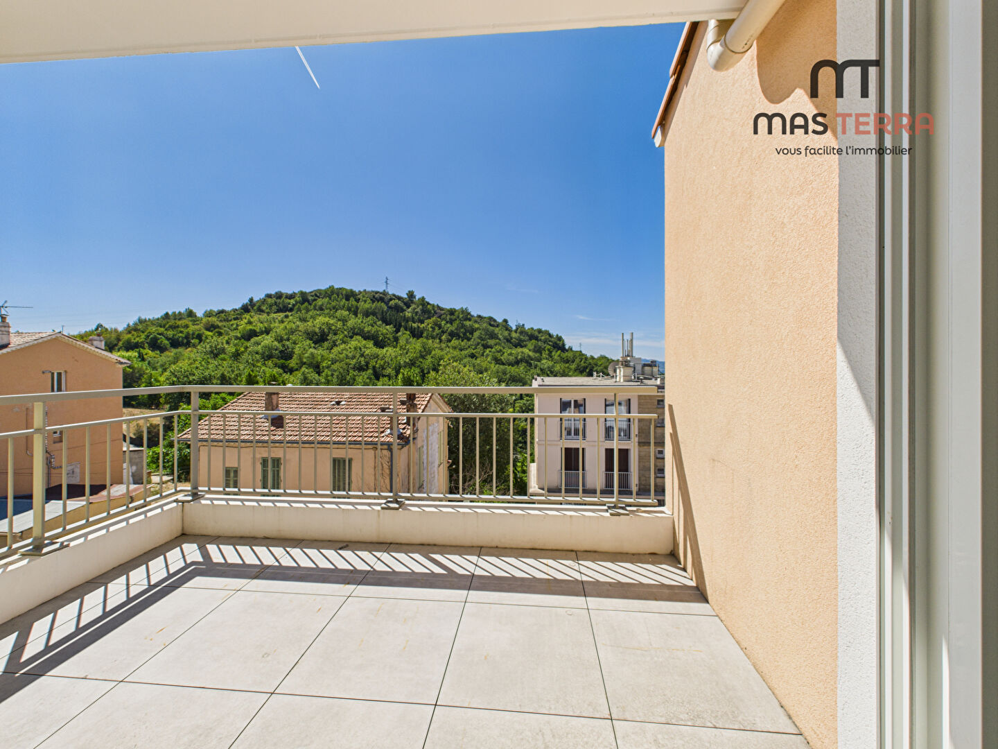 Photo Appartement Chateauneuf Grasse 3 pièce(s) 60.91 m2 - 2 places de parking et cave image 2/6