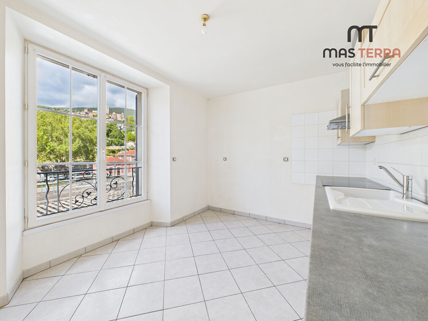 Photo Appartement Grasse 4 pièce(s) 94.6 m2, grande terrasse et jardin, 2 parkings image 4/6