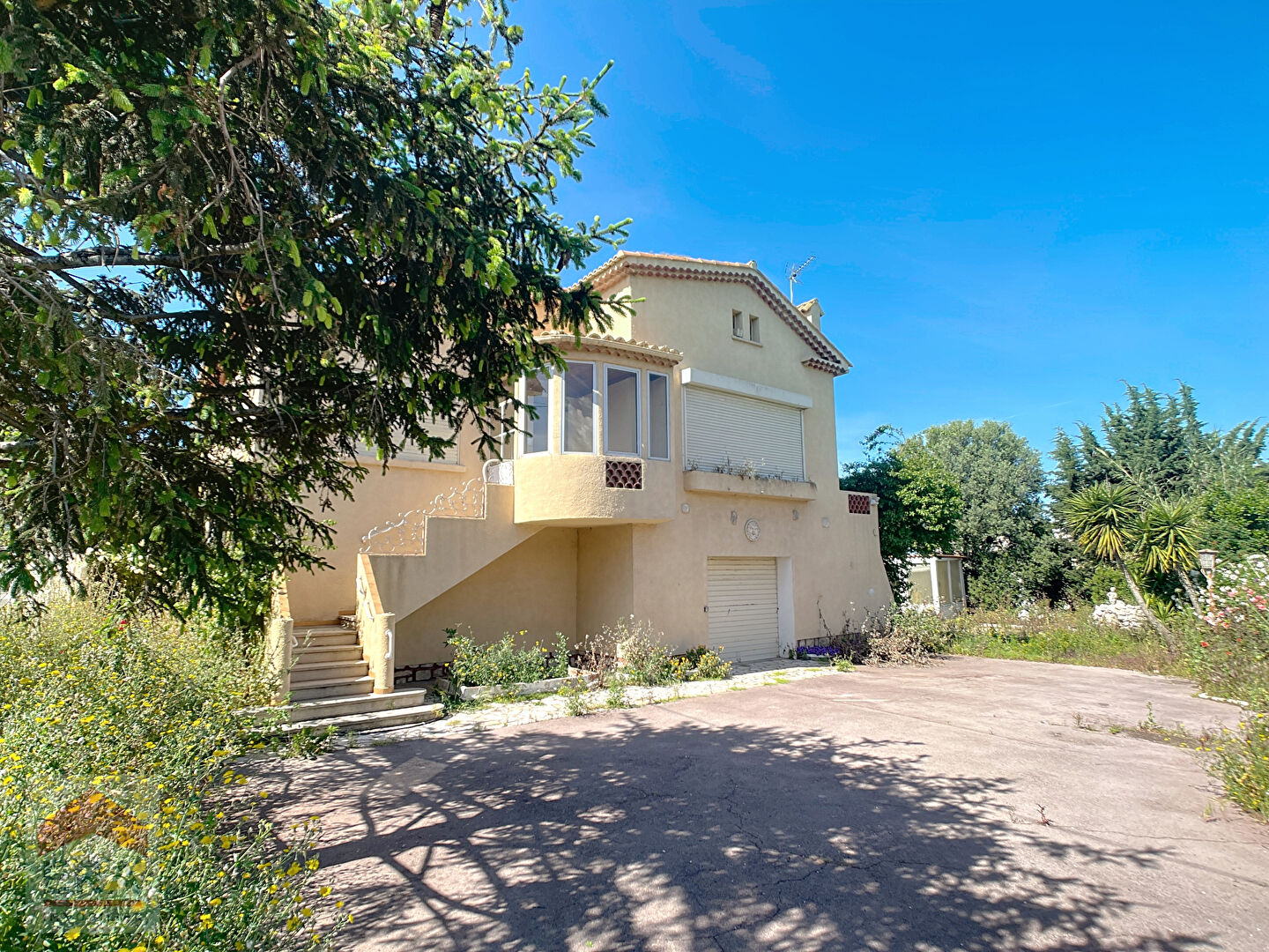 A vendre maison T5 Marseille 13014 St Marthe terrain de 1800m² garage