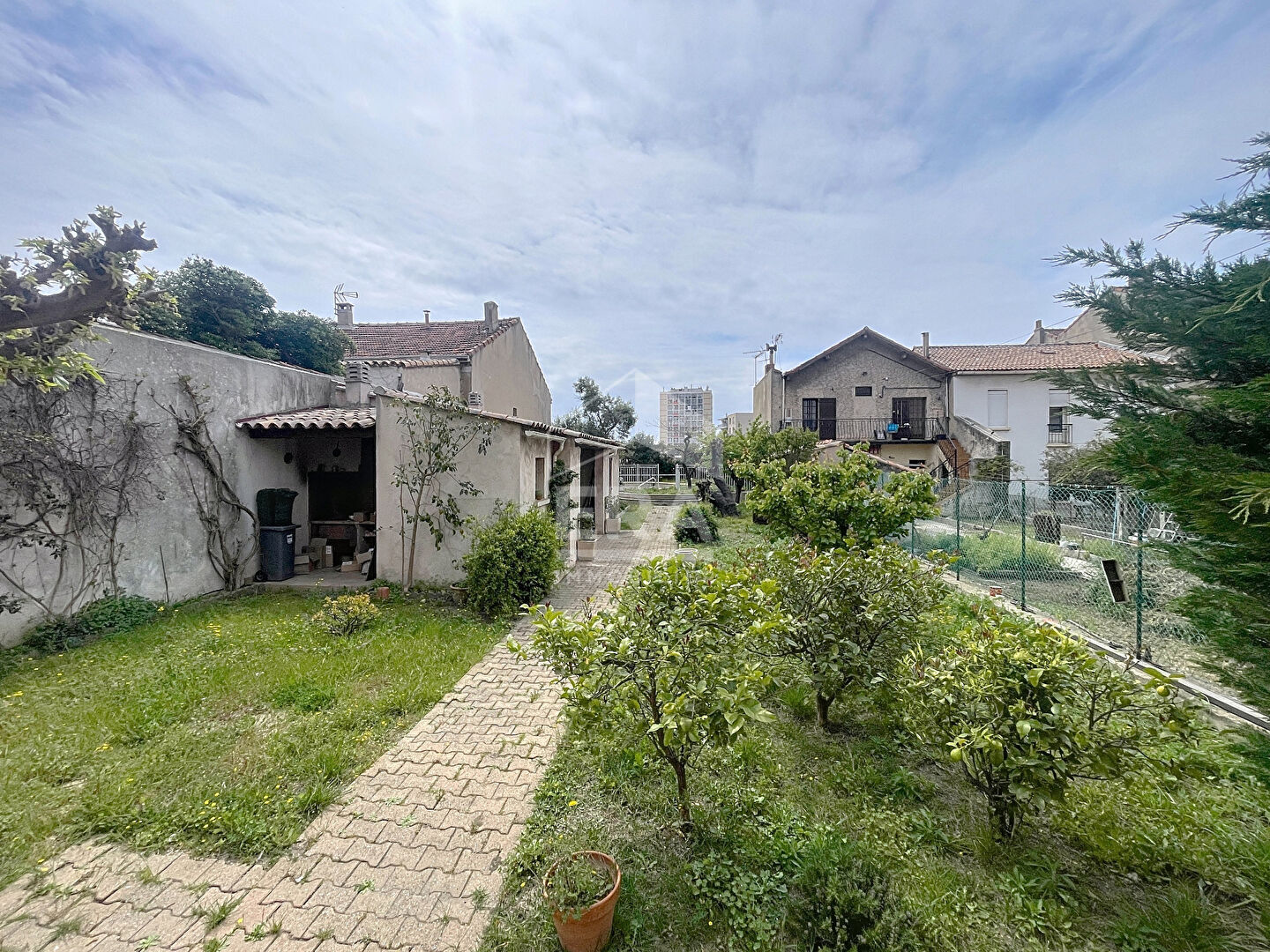 Photo A VENDRE MARSEILLE 13014 BON SECOURS MAISON T5 TERRAIN GARAGE PISCINE DEPENDANCE STUDIO image 4/6