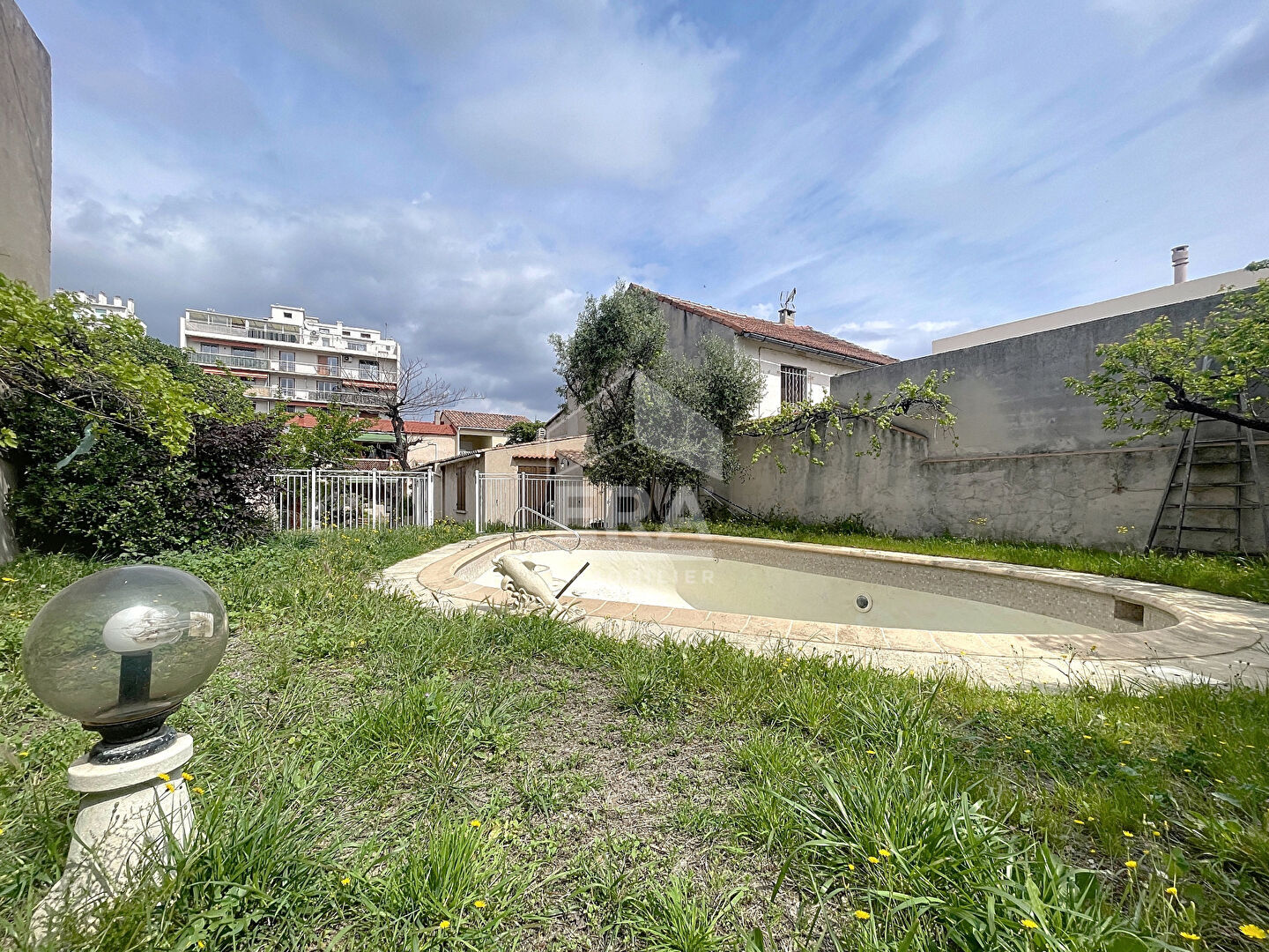 Photo A VENDRE MARSEILLE 13014 BON SECOURS MAISON T5 TERRAIN GARAGE PISCINE DEPENDANCE STUDIO image 6/6
