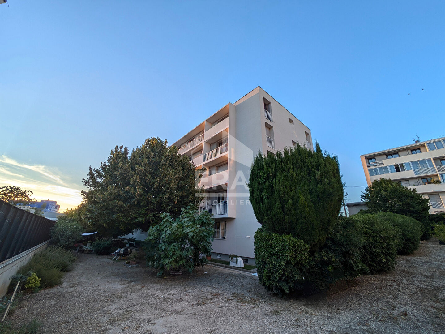 A VENDRE MARSEILLE 13004 CHARTREUX ST JUST BEAUREGARD APPARTEMENT TYPE 4 T4 4 PIECES BALCON CAVE PARKING JARDIN
