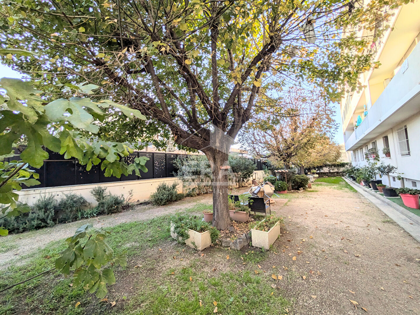 Photo A VENDRE MARSEILLE 13004 CHARTREUX ST JUST BEAUREGARD APPARTEMENT TYPE 4 T4 4 PIECES BALCON CAVE PARKING JARDIN image 3/6