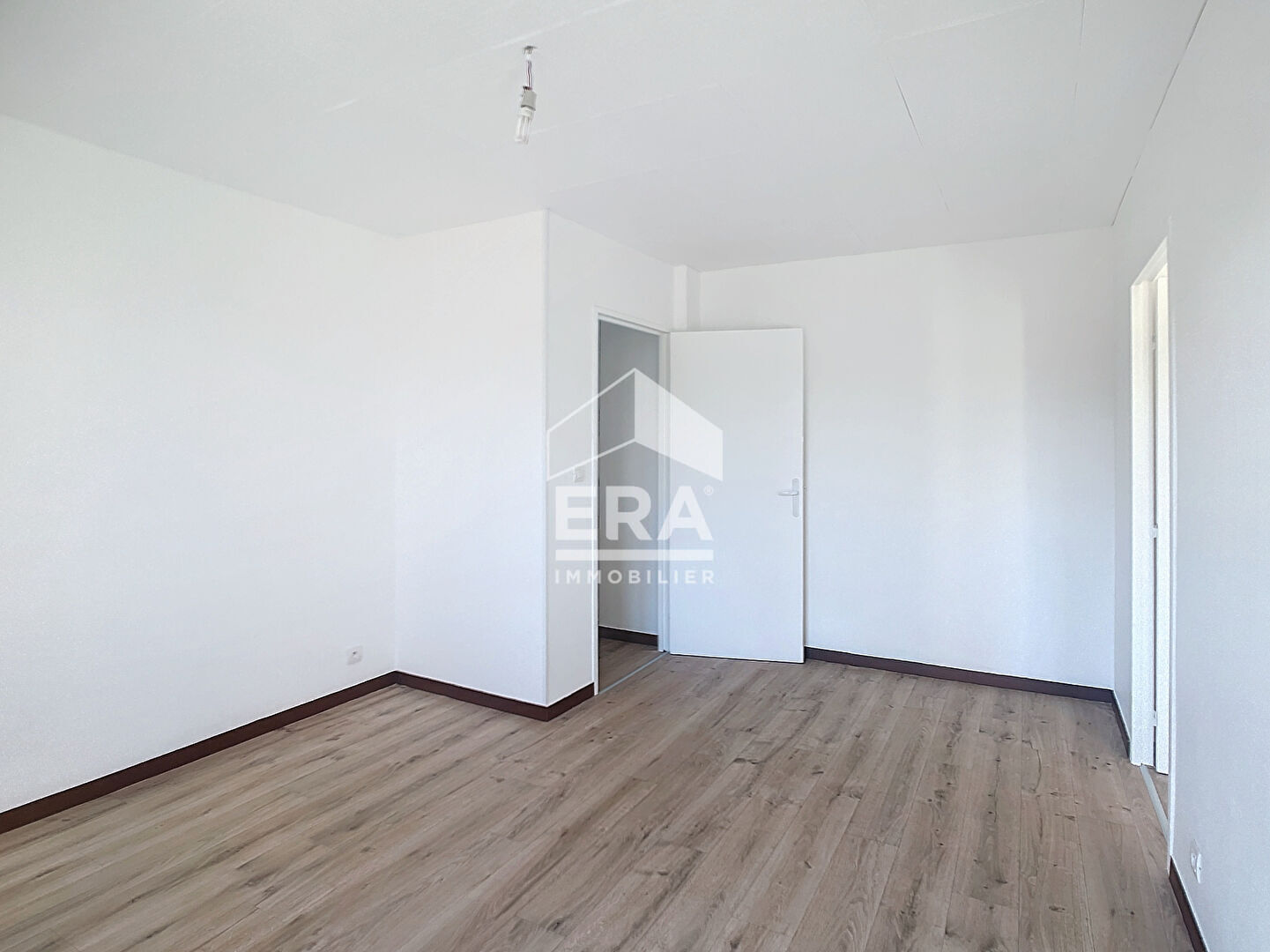 Photo A VENDRE MARSEILLE 13014 LE CANET APPARTEMENT TYPE 2 AVEC BALCON ET CAVE image 2/6