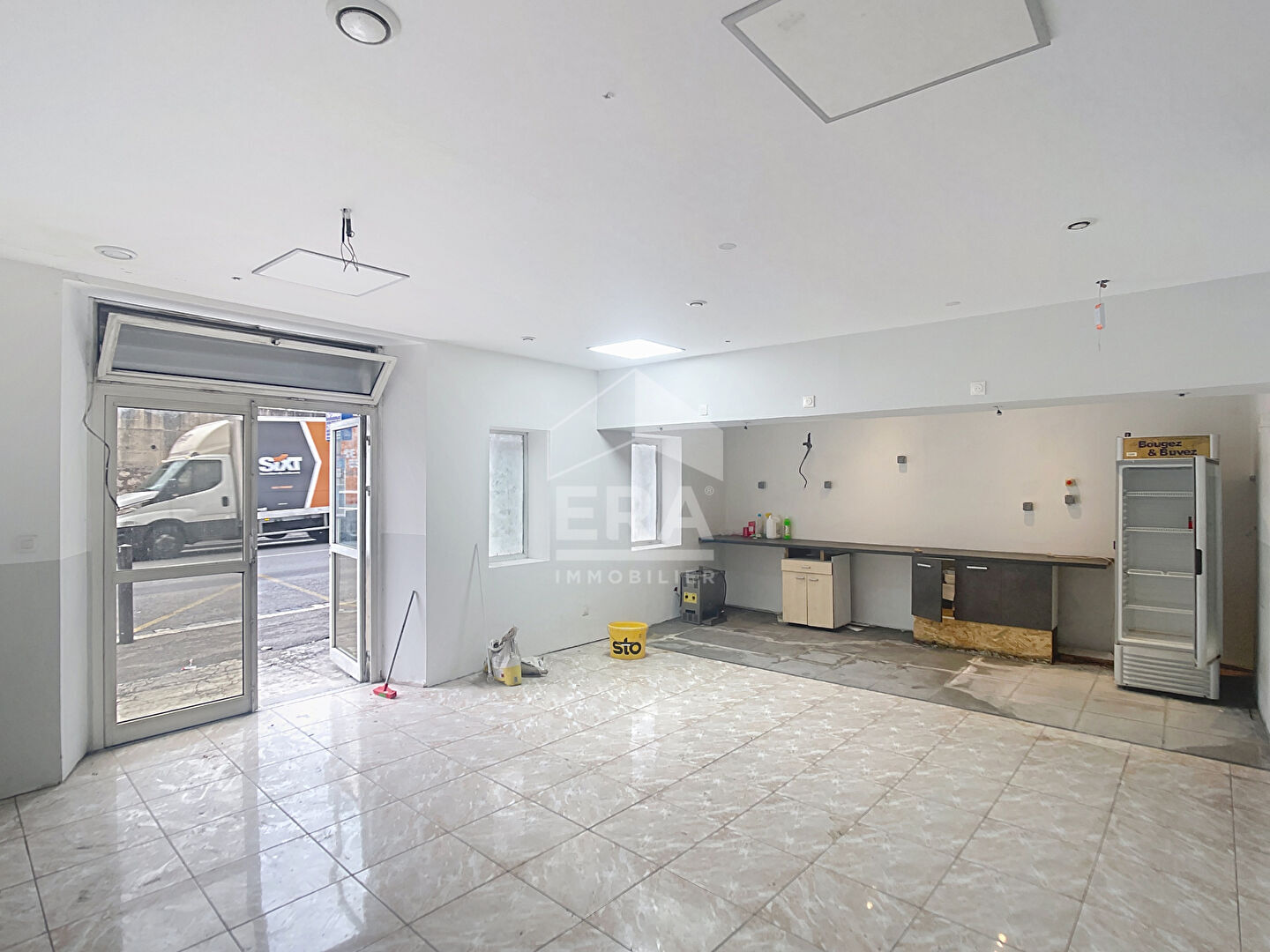 Photo A VENDRE MARSEILLE 13014 LE CANET LOCAUX COMMERCIAUX APPARTEMENTS T2 T3 ZONE FRANCHE image 3/6