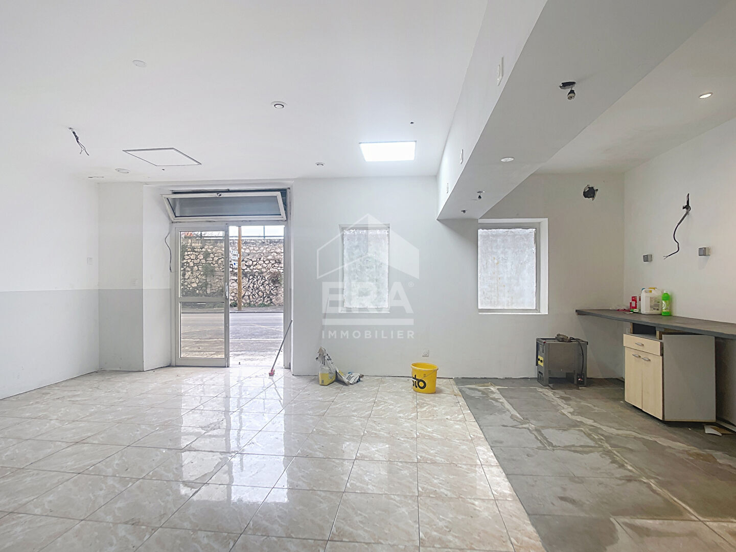 Photo A VENDRE MARSEILLE 13014 LE CANET LOCAUX COMMERCIAUX APPARTEMENTS T2 T3 ZONE FRANCHE image 4/6