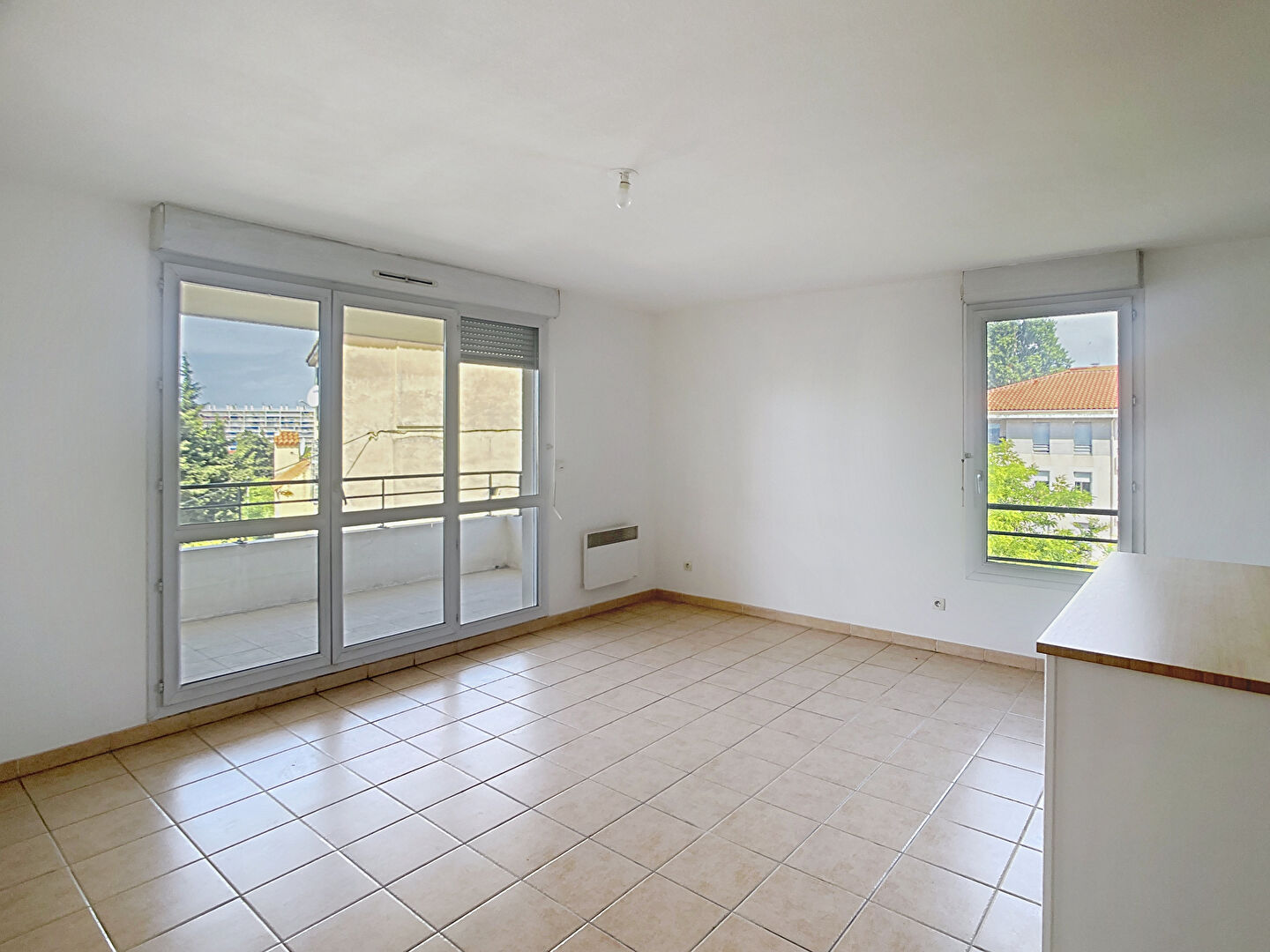 A VENDRE MARSEILLE 13014 SAINTE MARTHE APPARTEMENT T3 RESIDENCE FERMEE TERRASSE PARKING GARAGE