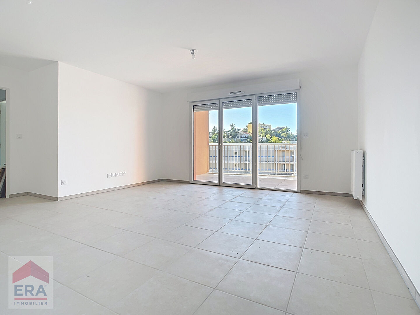 Photo A louer appartement type 3 Marseille 13014 St Marthe terrasse parkings privés image 1/6