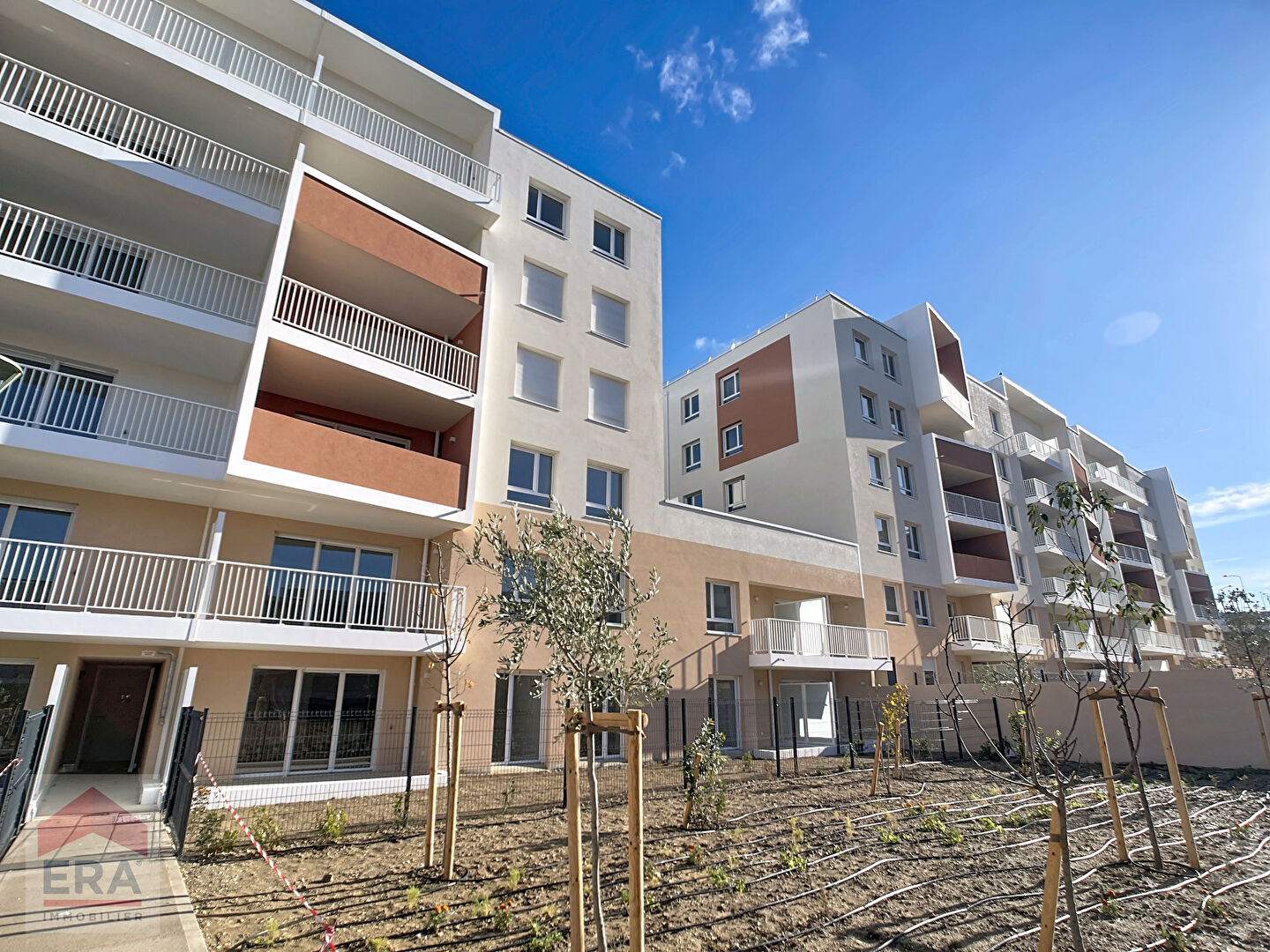 Photo A louer appartement type 3 Marseille 13014 St Marthe terrasse parkings privés image 2/6