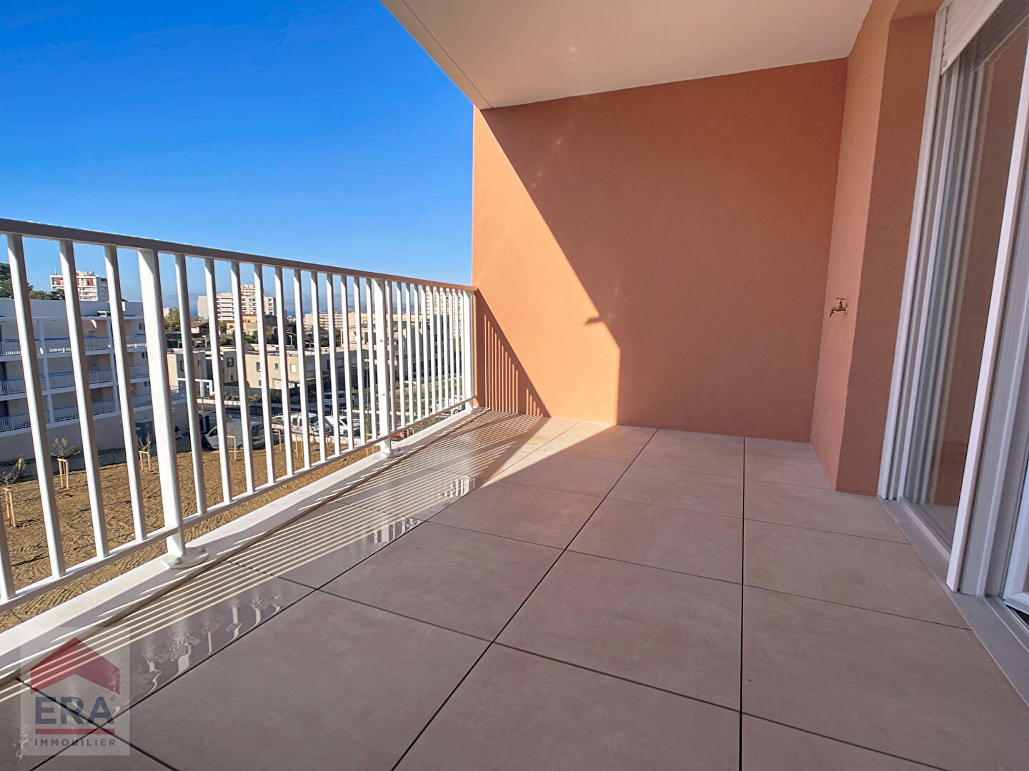 Photo A louer appartement type 3 Marseille 13014 St Marthe terrasse parkings privés image 4/6