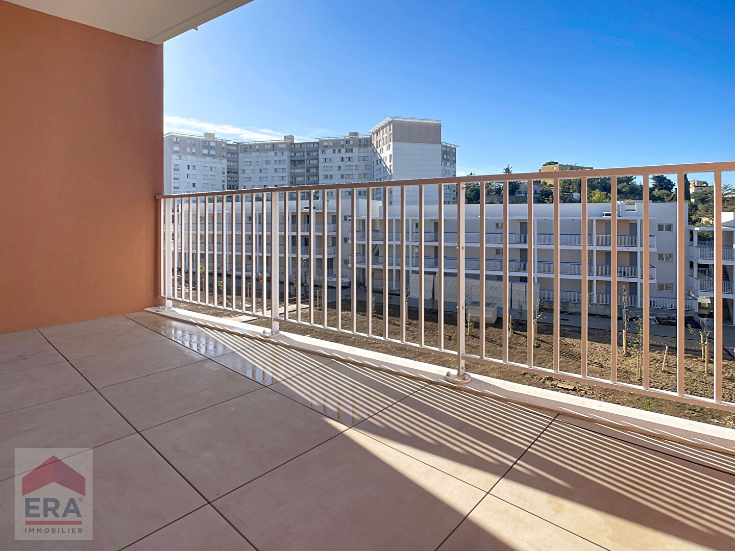 Photo A louer appartement type 3 Marseille 13014 St Marthe terrasse parkings privés image 5/6