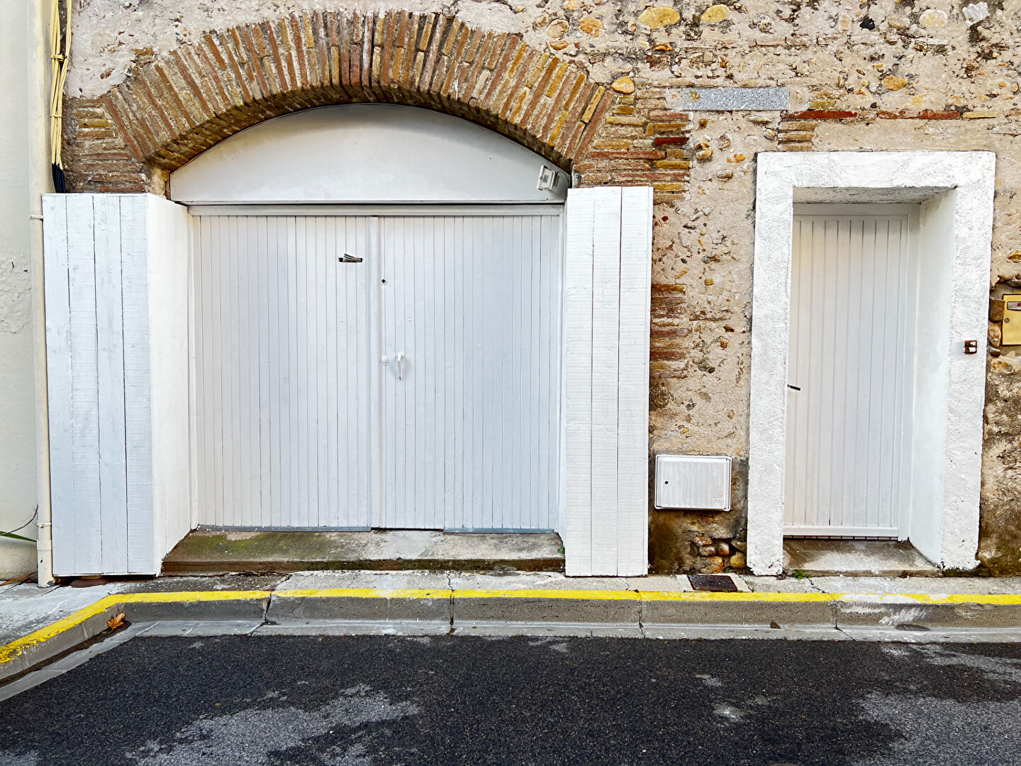 Photo Local commercial image 1/3