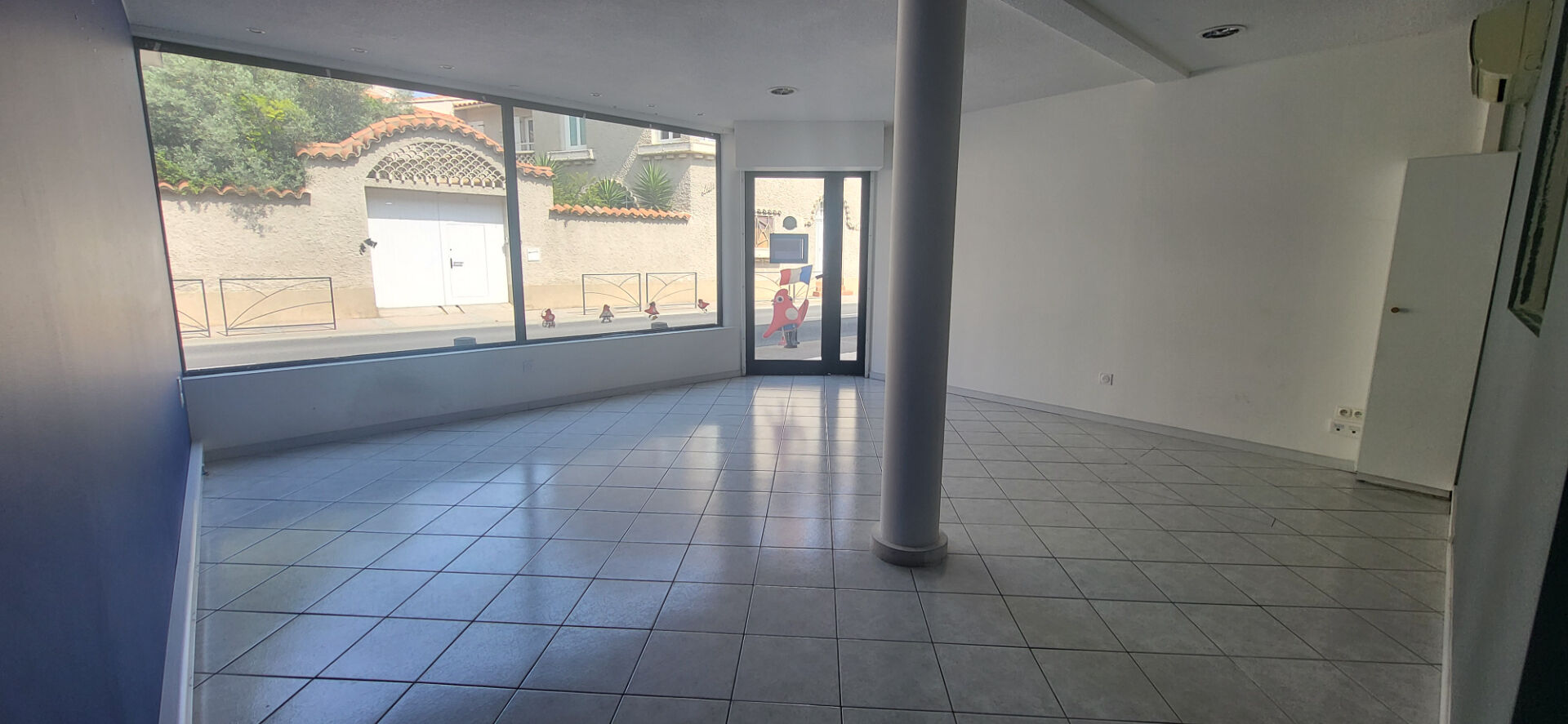 Photo À LOUER : LOCAL COMMERCIAL À SAINT-LAURENT-DE-LA-SALANQUE : 52m² image 2/4