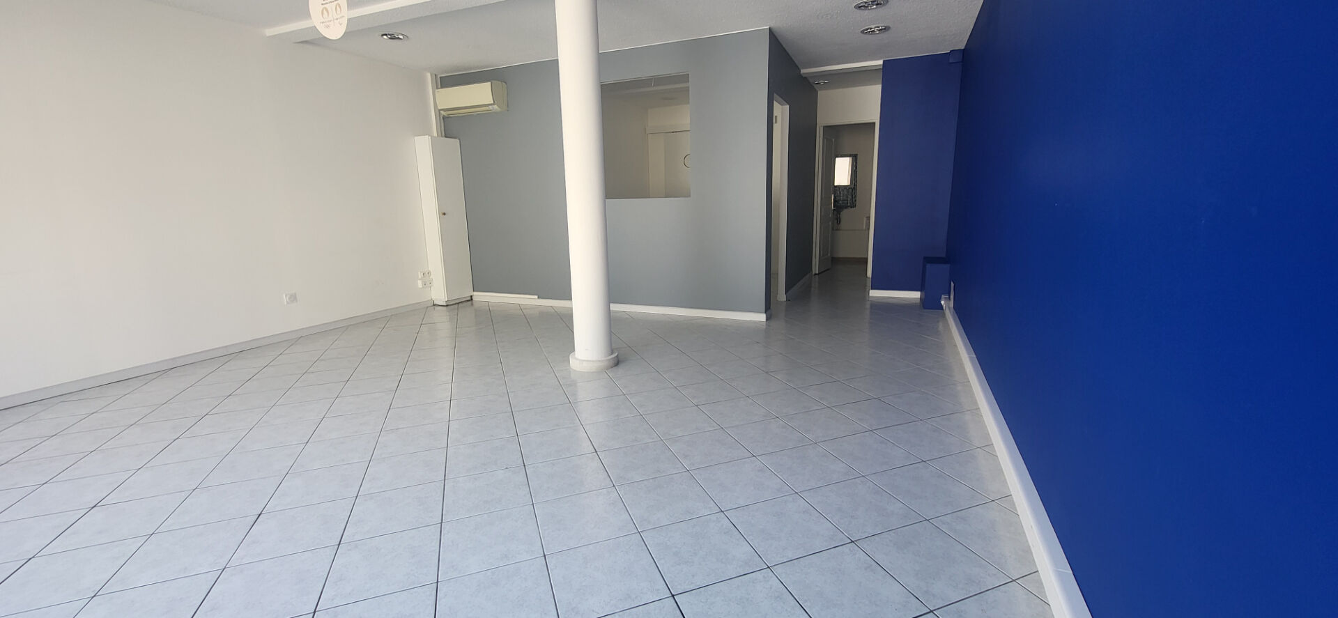 Photo À LOUER : LOCAL COMMERCIAL À SAINT-LAURENT-DE-LA-SALANQUE : 52m² image 3/4