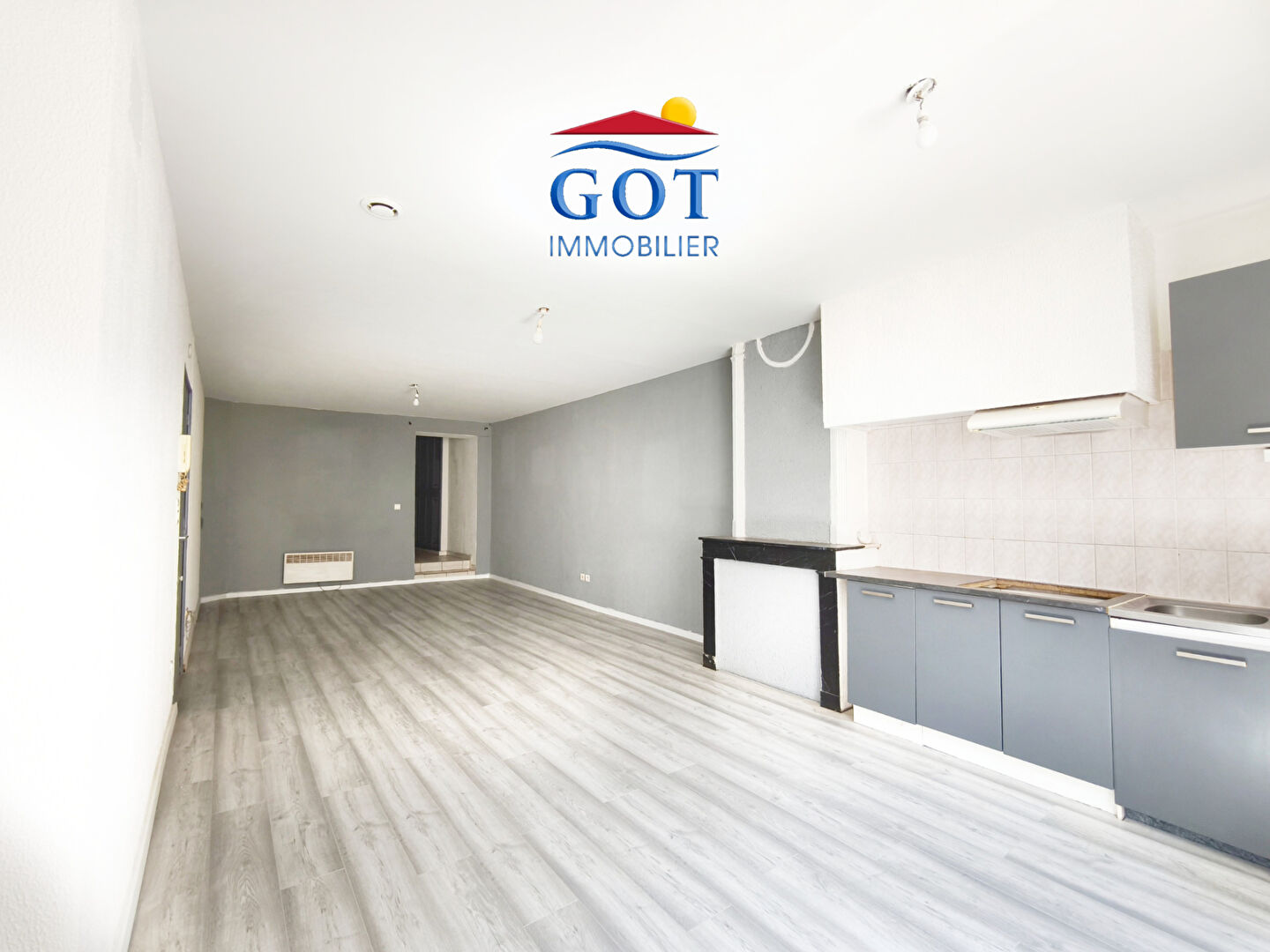 À vendre : T3 lumineux de 78 m² avec grand séjour-Centre-ville, proche plage