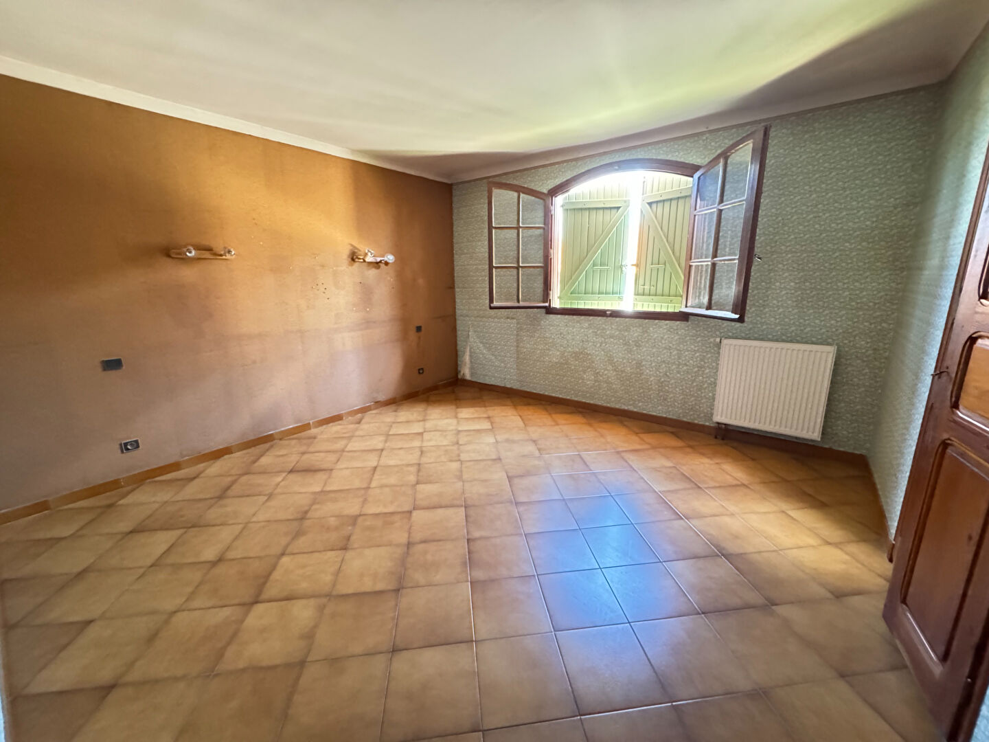 Photo VILLA 3/4 FACES SUR BOMPAS AVEC 635 M² DE TERRAIN ET UN GARAGE DE 135 M² image 5/6