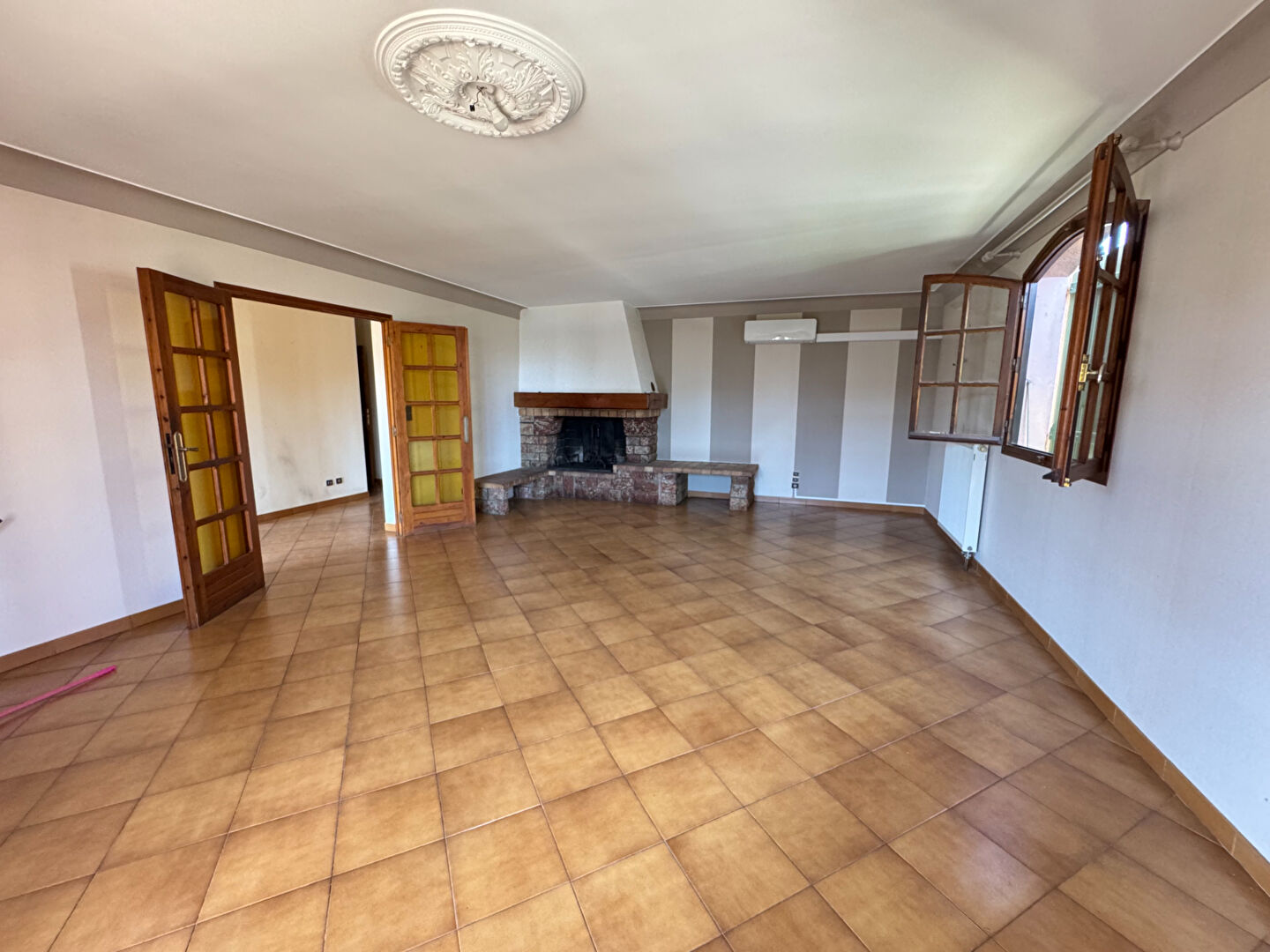 Photo VILLA 3/4 FACES SUR BOMPAS AVEC 635 M² DE TERRAIN ET UN GARAGE DE 135 M² image 2/6