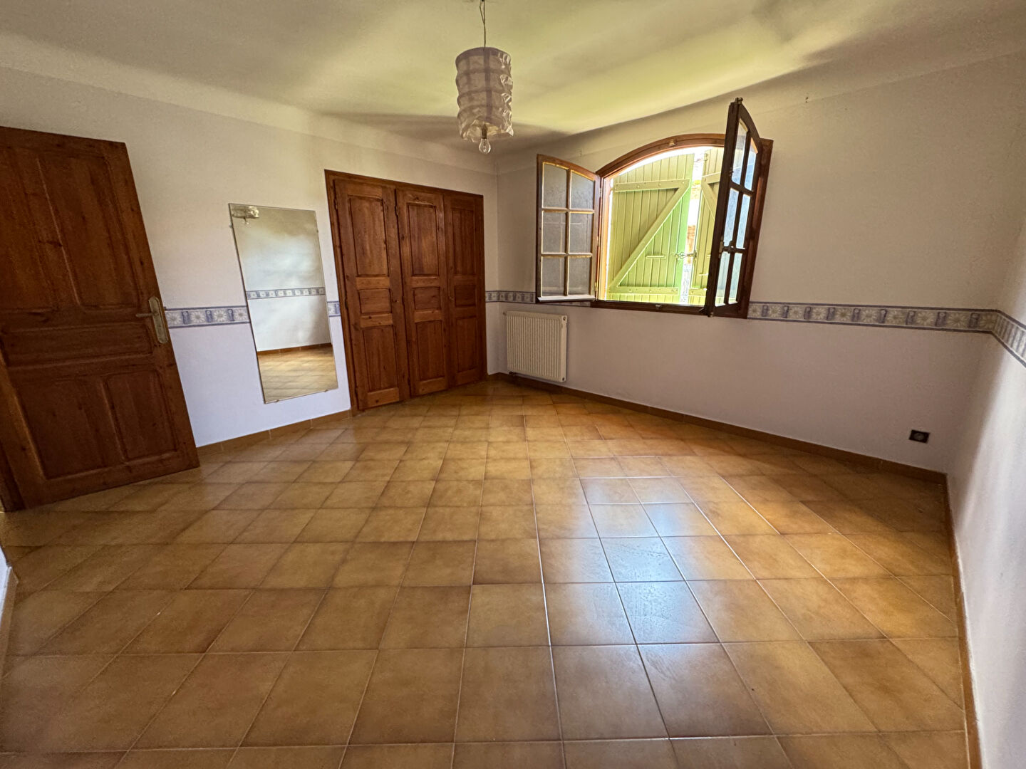 Photo VILLA 3/4 FACES SUR BOMPAS AVEC 635 M² DE TERRAIN ET UN GARAGE DE 135 M² image 4/6