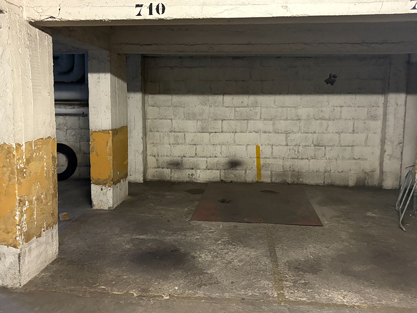 Très belle place de parking située rue Lamarck près du Sacré - Coeur