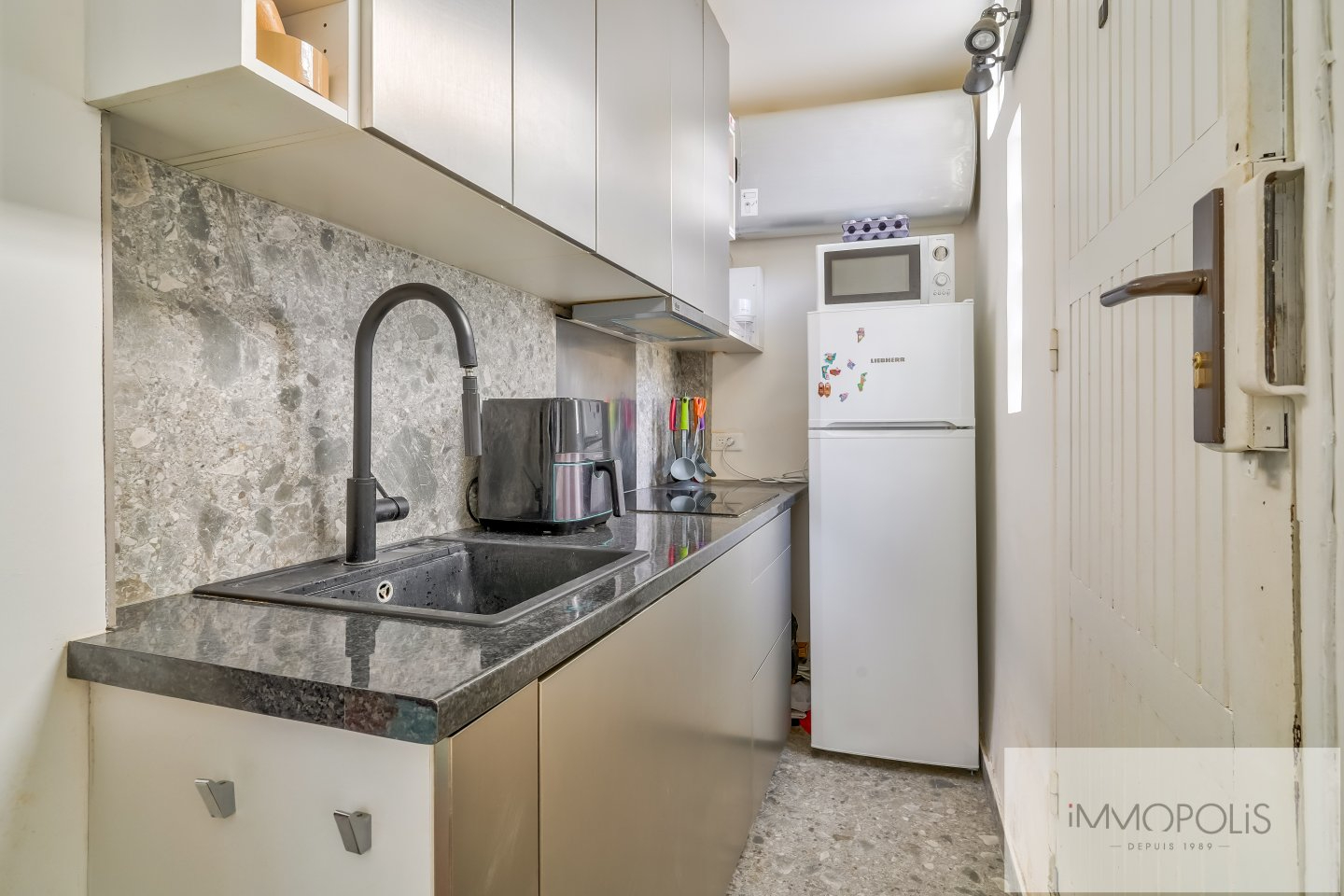 Photo Au coeur des Abbesses véritable petite maison  ! image 1/6