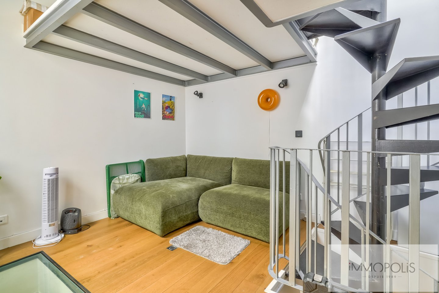 Au coeur des Abbesses véritable petite maison  !