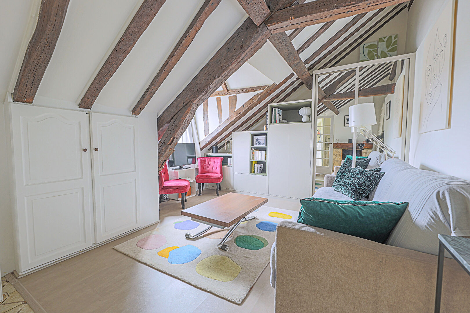 Photo Rare opportunité au coeur du Marais : Studio en dernier étage avec vue imprenable - excellent DPE D ! À découvrir sans tarder ! image 4/6