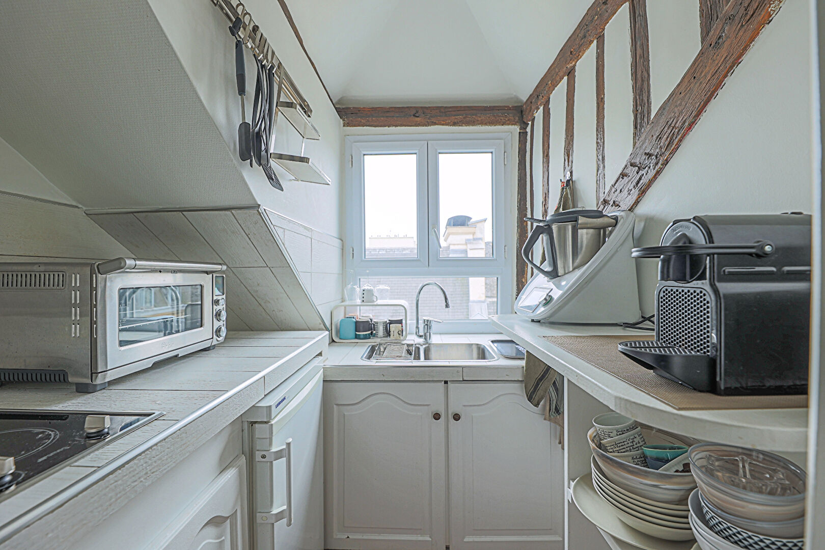 Photo Rare opportunité au coeur du Marais : Studio en dernier étage avec vue imprenable - excellent DPE D ! À découvrir sans tarder ! image 6/6