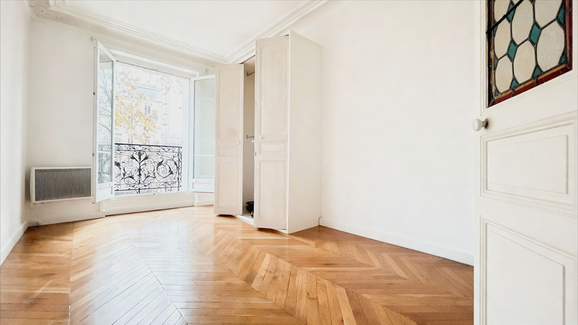 Beaux volumes, balcon plein sud et vue dégagée, 3 pièces + espace bureau, cave