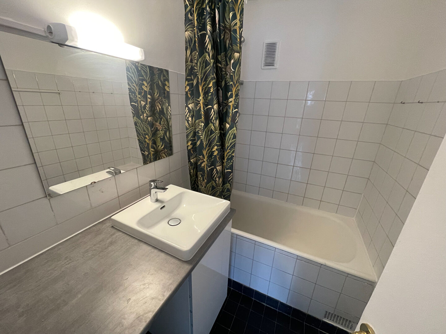 Photo Appartement PARIS 18 - 1 pièce(s) - 30 m2 image 4/4