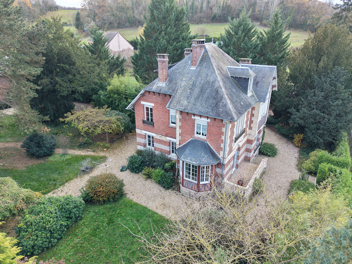 MAISON 245m2 + DEPENDANCES