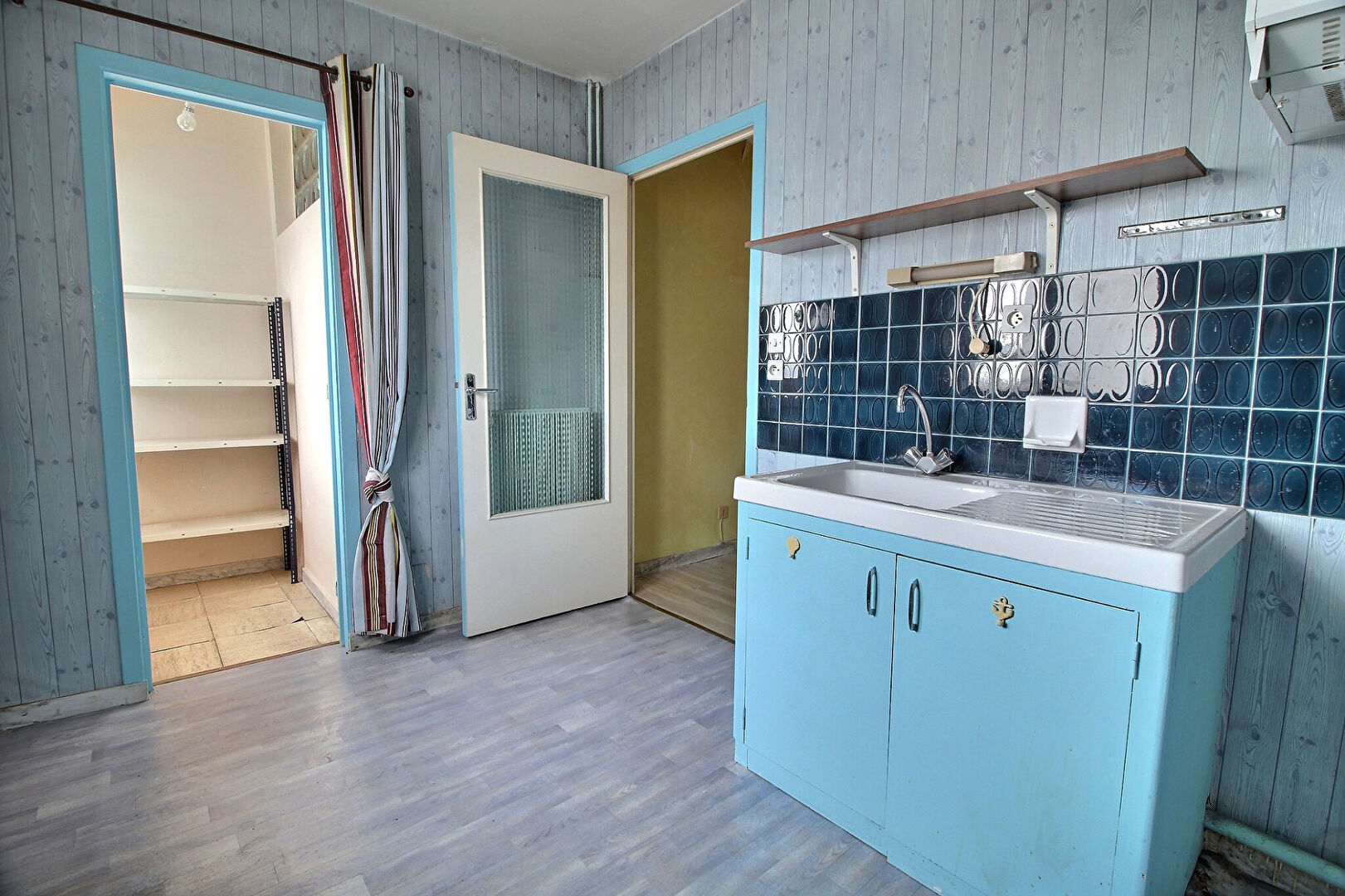 Photo T1 de 34,90 m² à rénover,  avec balcon et stationnement image 5/6