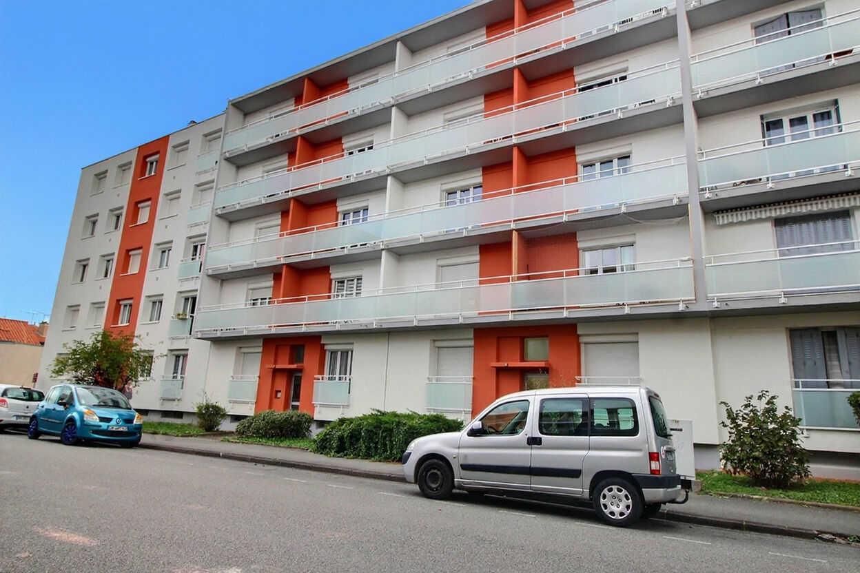 Photo T1 de 34,90 m² à rénover,  avec balcon et stationnement image 6/6
