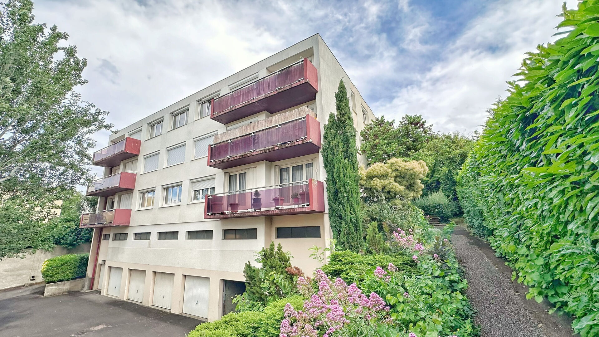 Agence immobilière de 
 ERA Montferrand Immobilier - ERA LAFAYETTE IMMOBILIER 
