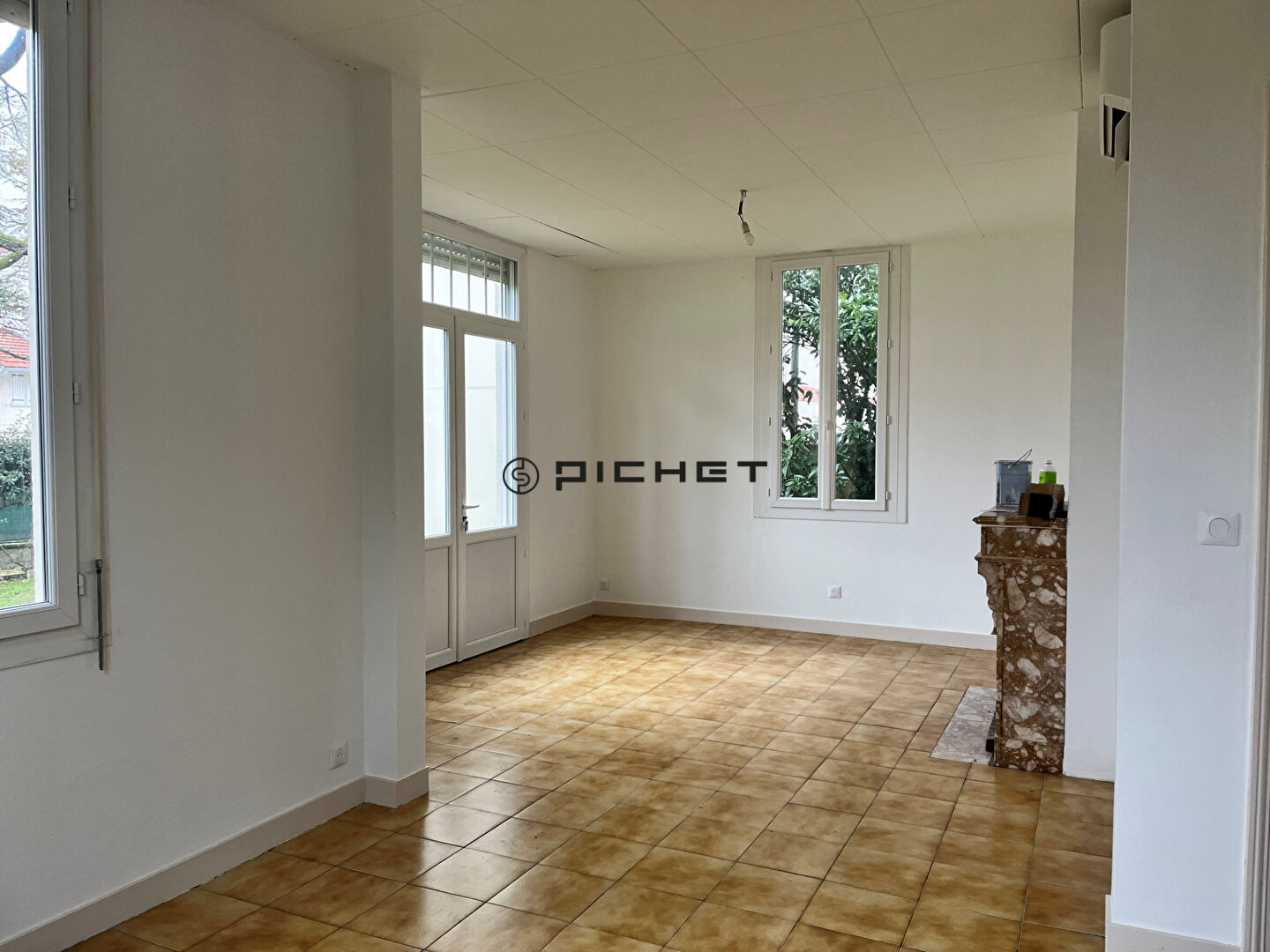 Photo GUJAN  MESTRAS image 2/3