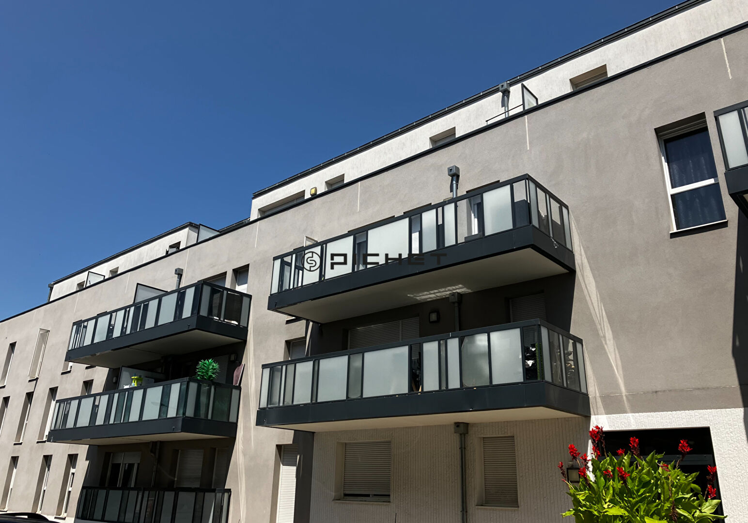 Agence immobilière de PICHET Paris 8