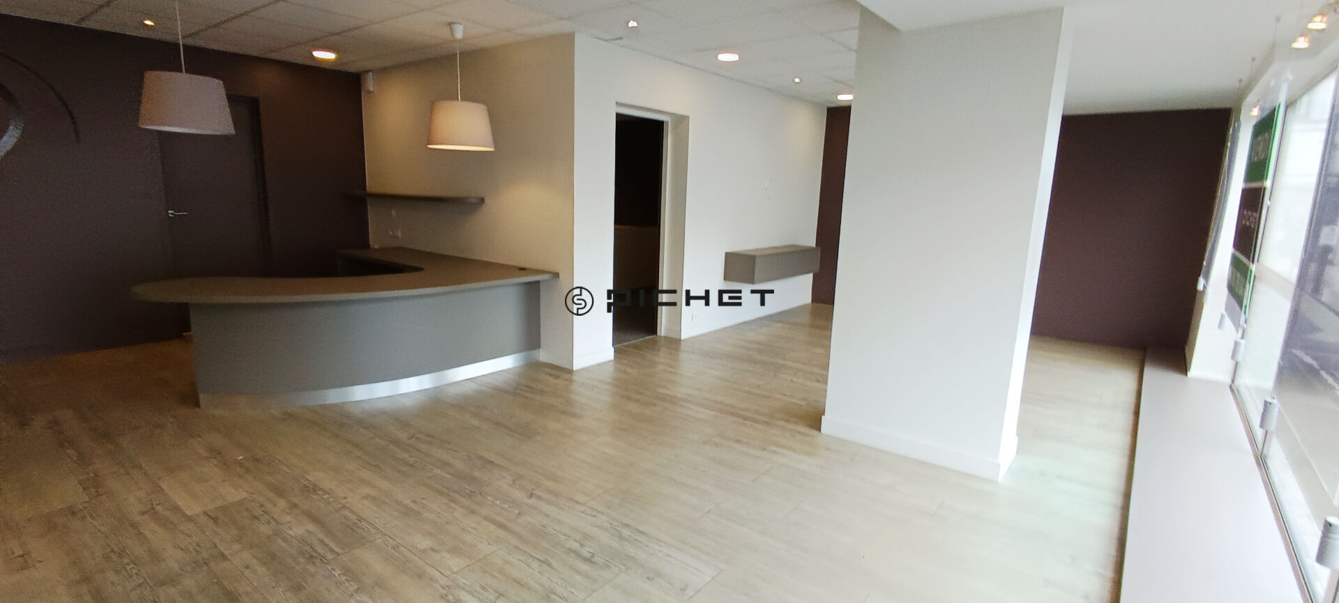 Photo Angoulême centre, local commercial de 135 m² image 2/6