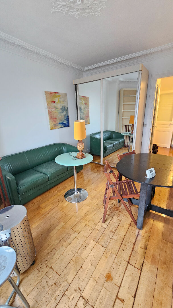 Photo 2 pièces meublé Refait à neuf image 2/6