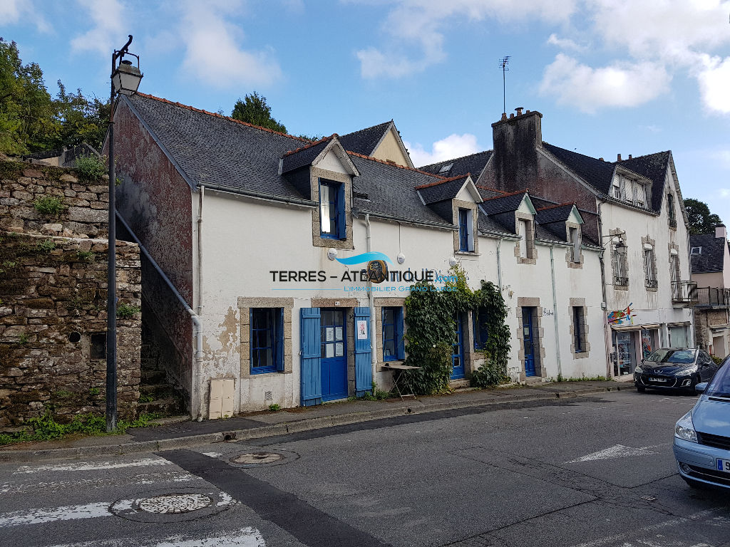 Maison de ville édifiée sur 2 niveaux