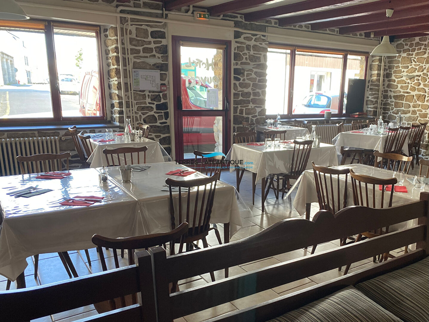 Photo Magnifique immeuble en pierres en centre ville. image 3/6