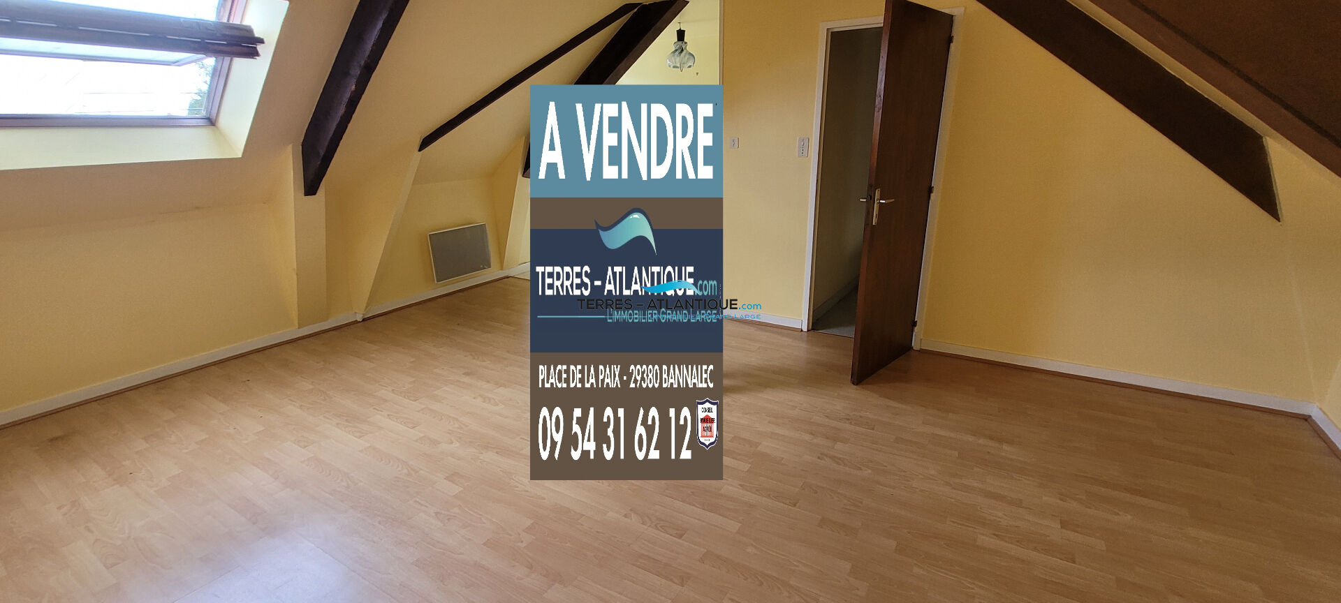 Photo Maison d'habitation en pierre organisée en 3 appartements libres image 5/6