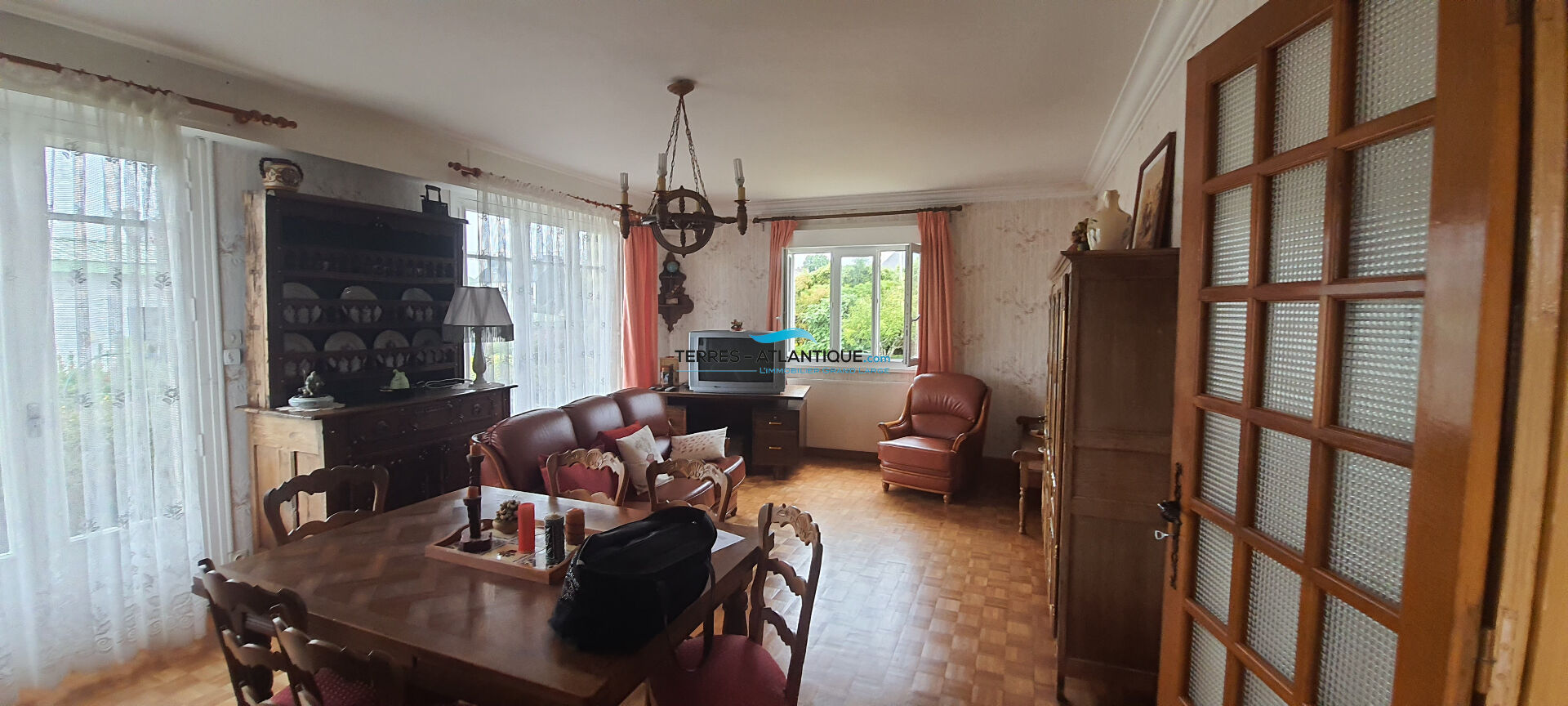 Photo Maison de ville de 1970 avec un beau jardin et proche des commodités. image 4/6