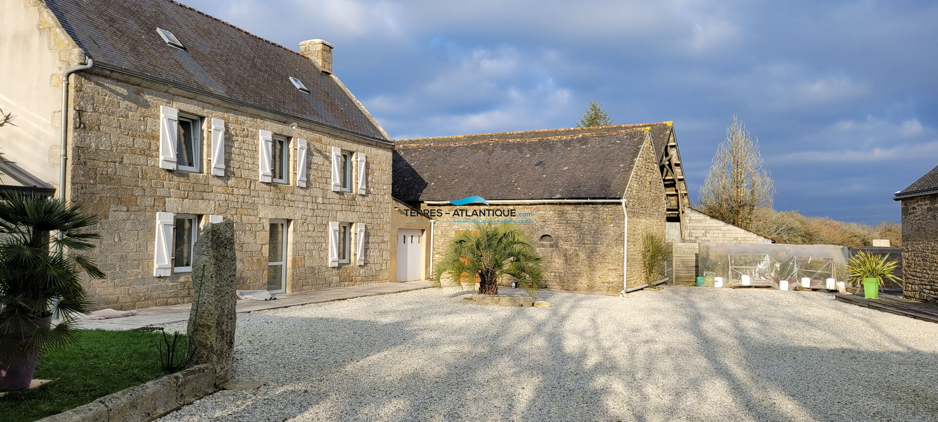 Photo Propriété remarquable avec dépendances et piscine chauffée image 3/6