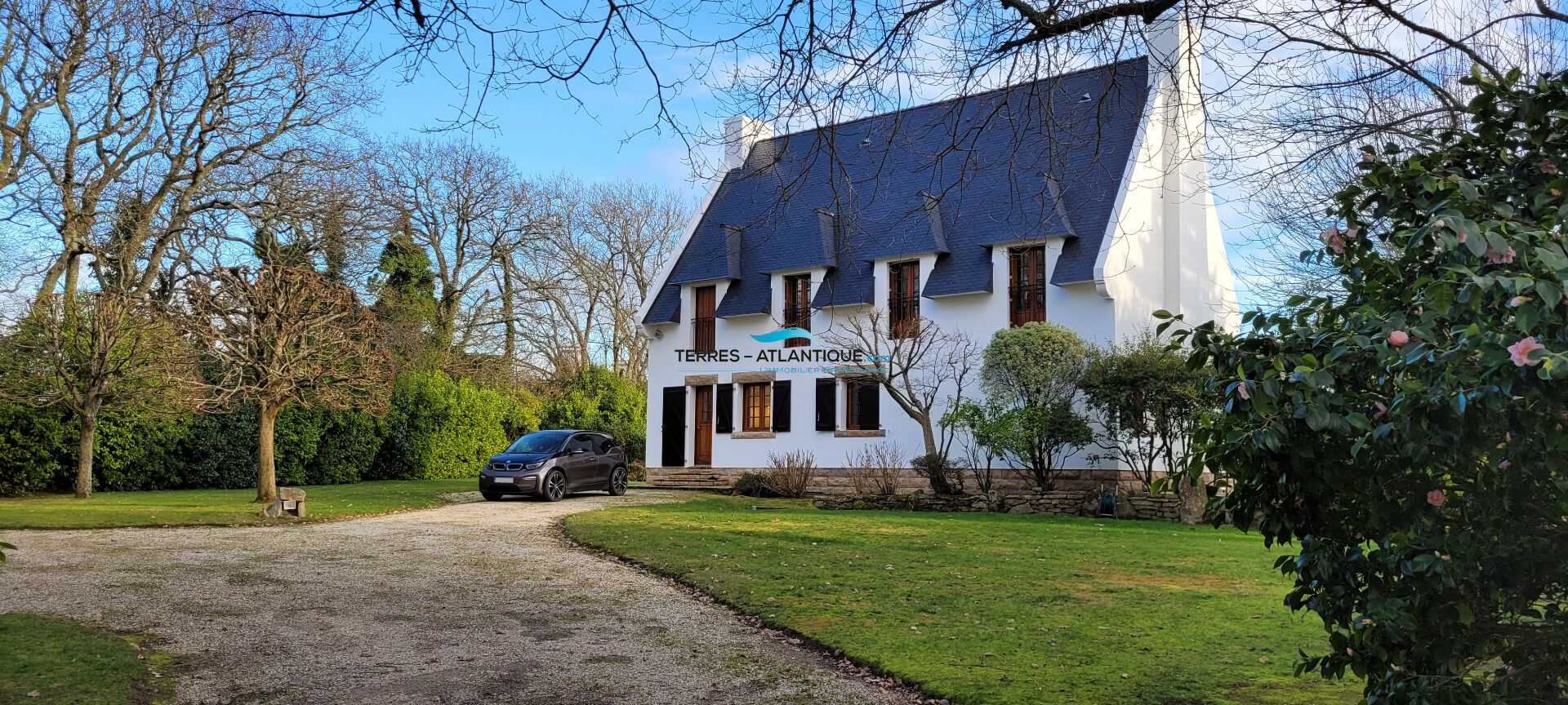 Photo Propriété de prestige en bord de mer, édifiée sur un terrain entièrement constructible de 5 000 m² - zone urbanisée image 2/6