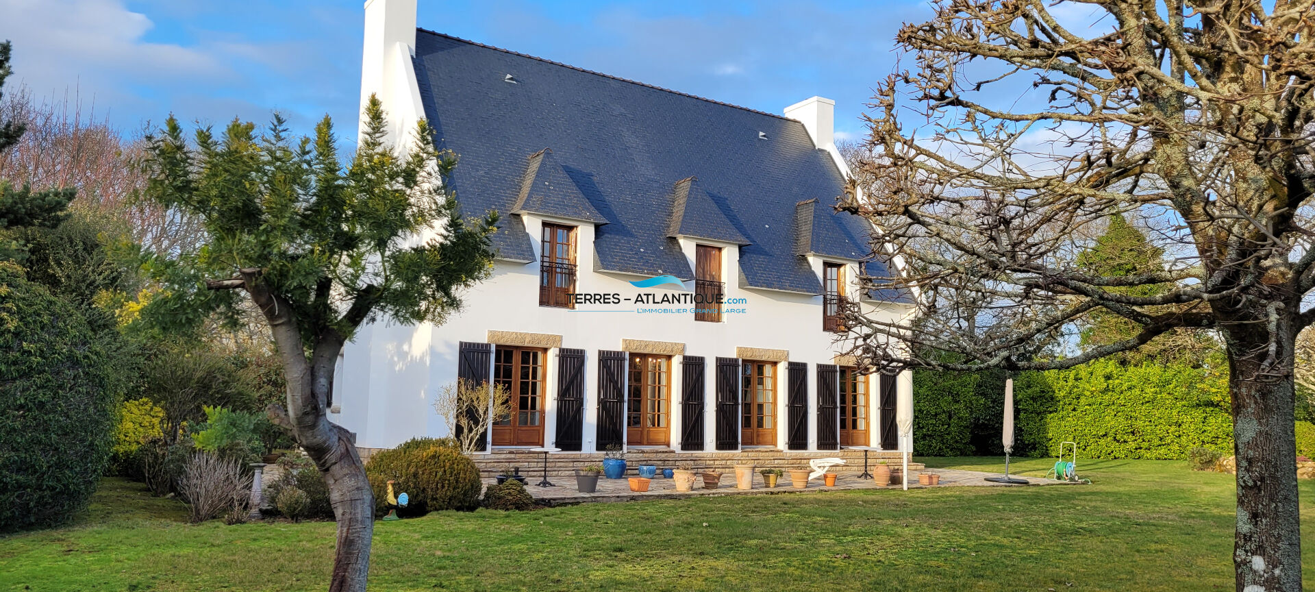 Photo Propriété de prestige en bord de mer, édifiée sur un terrain entièrement constructible de 5 000 m² - zone urbanisée image 6/6