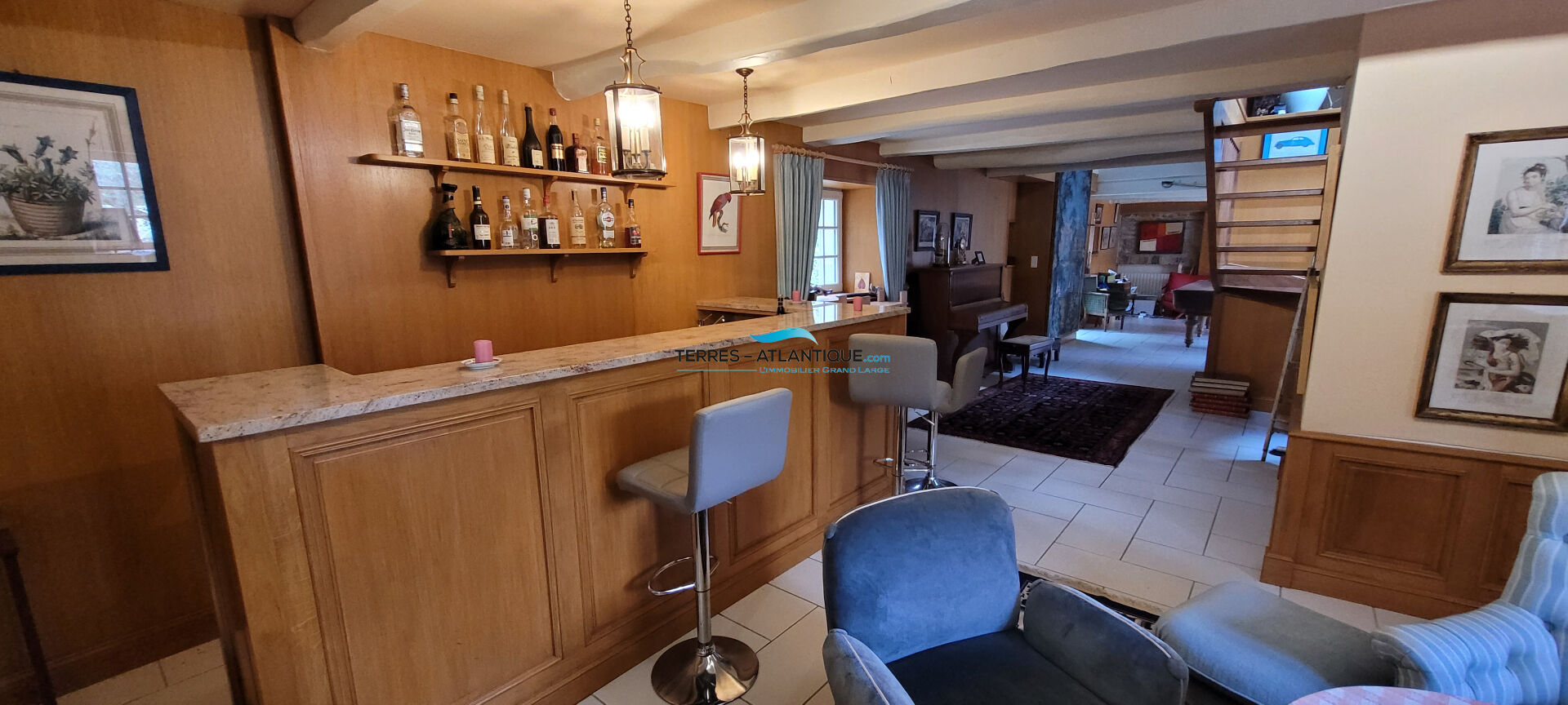 Photo Propriété de caractére avec bâti principal s'étendant sur 450 m² d'emprise au sol image 3/6