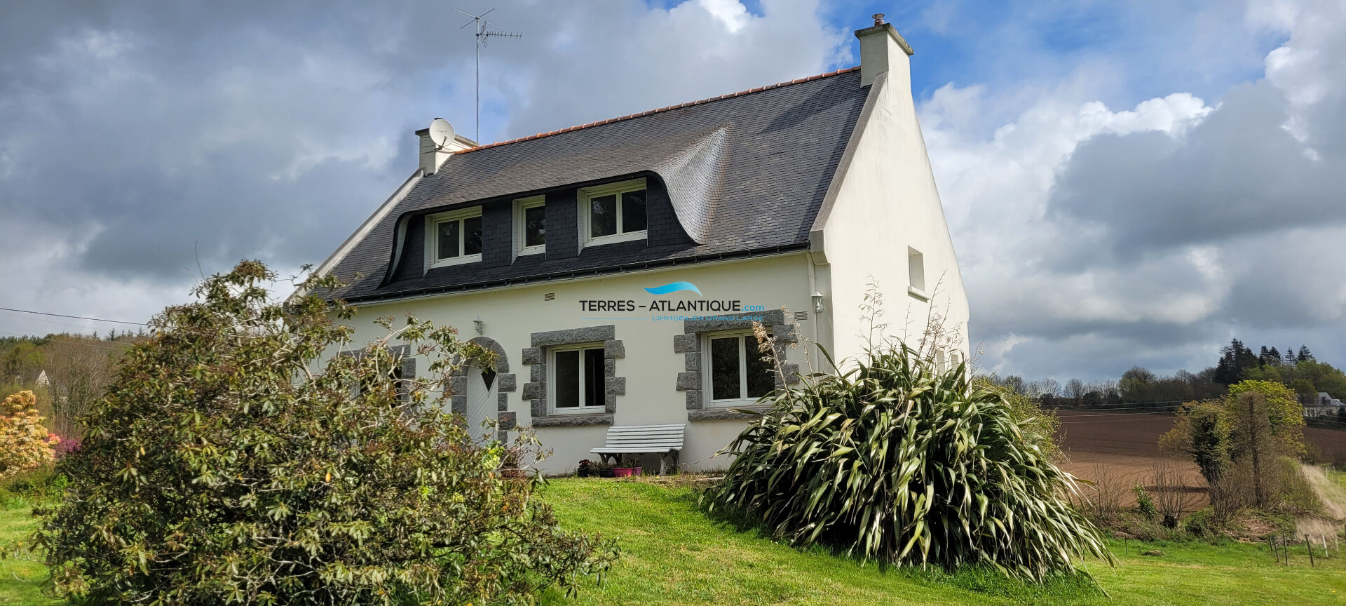 Photo Maison d'habitation aux portes de la ville image 1/6