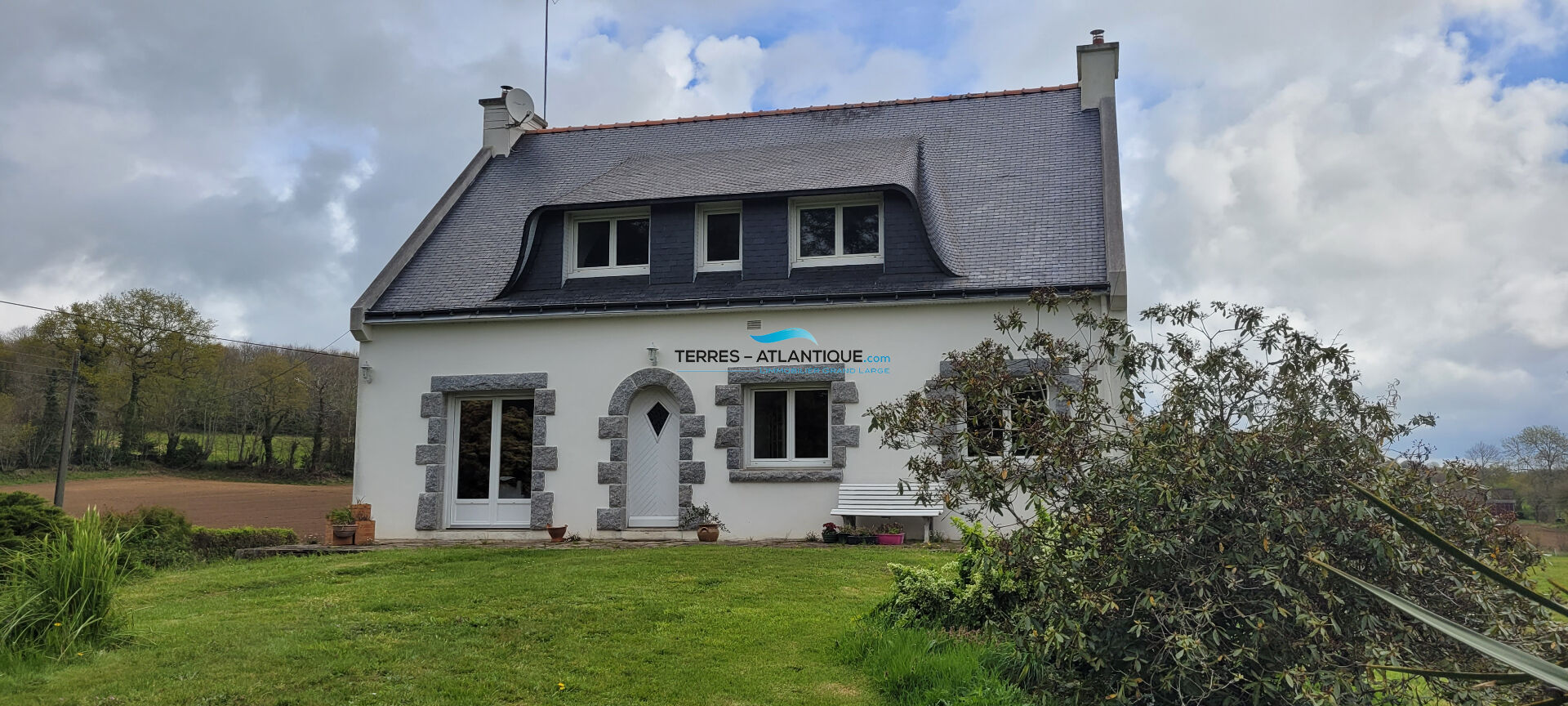 Photo Maison d'habitation aux portes de la ville image 2/6