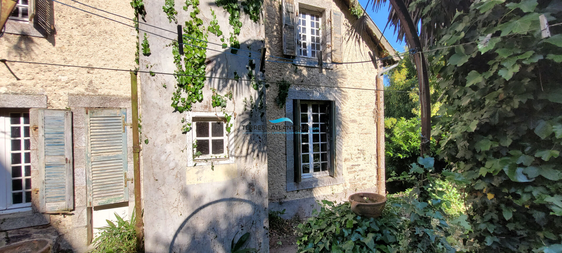 Photo Propriété remarquable de caractère avec dépendances et garage en zone constructible image 5/6