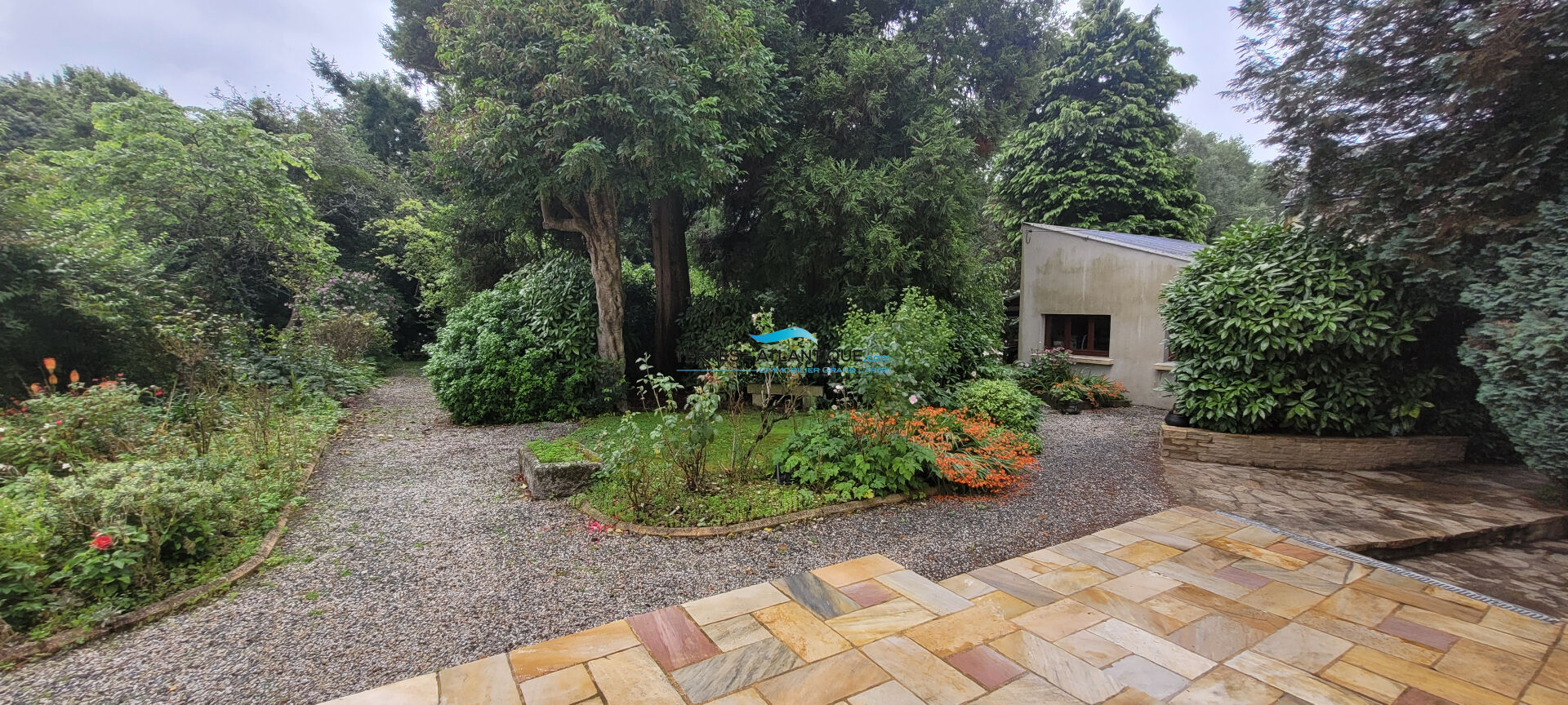 Photo Propriété remarquable, de caractère avec dépendances image 4/6